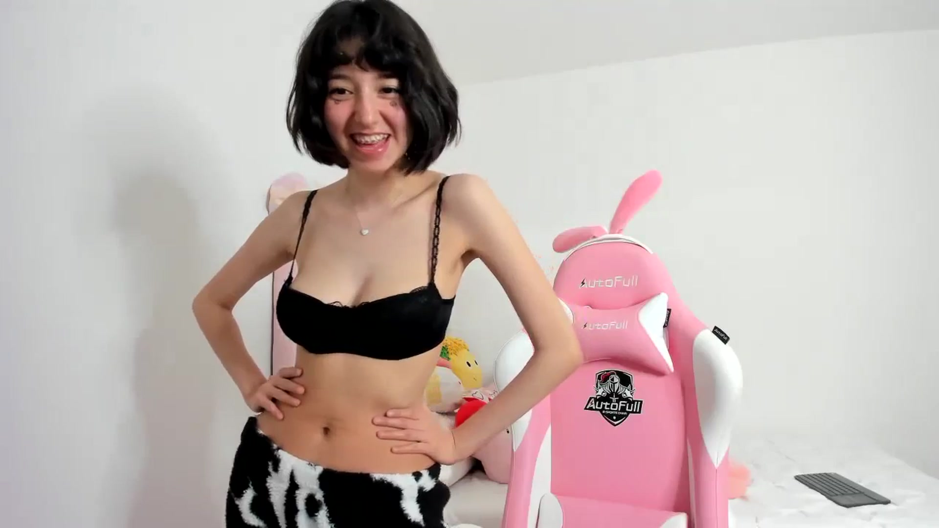 Gallery image thumbnail from Cherrycute666's myfreecams stream on, 11/30/2023, 09:38 image 3 of 20