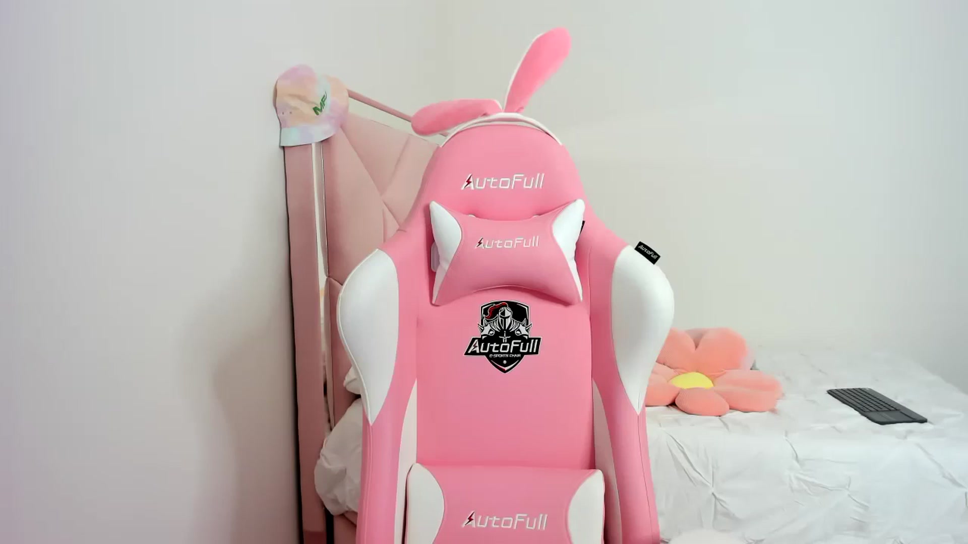 Gallery image thumbnail from Cherrycute666's myfreecams stream on, 11/30/2023, 09:38 image 9 of 20