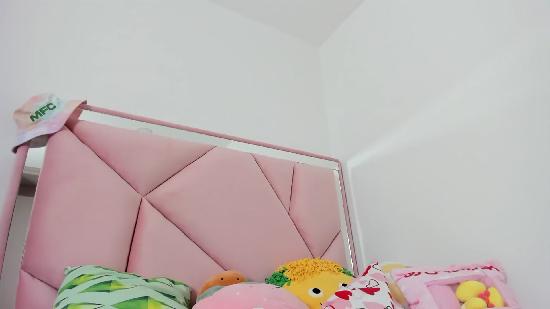 Gallery image thumbnail from Cherrycute666's myfreecams stream on, 11/30/2023, 10:21 image 19 of 20