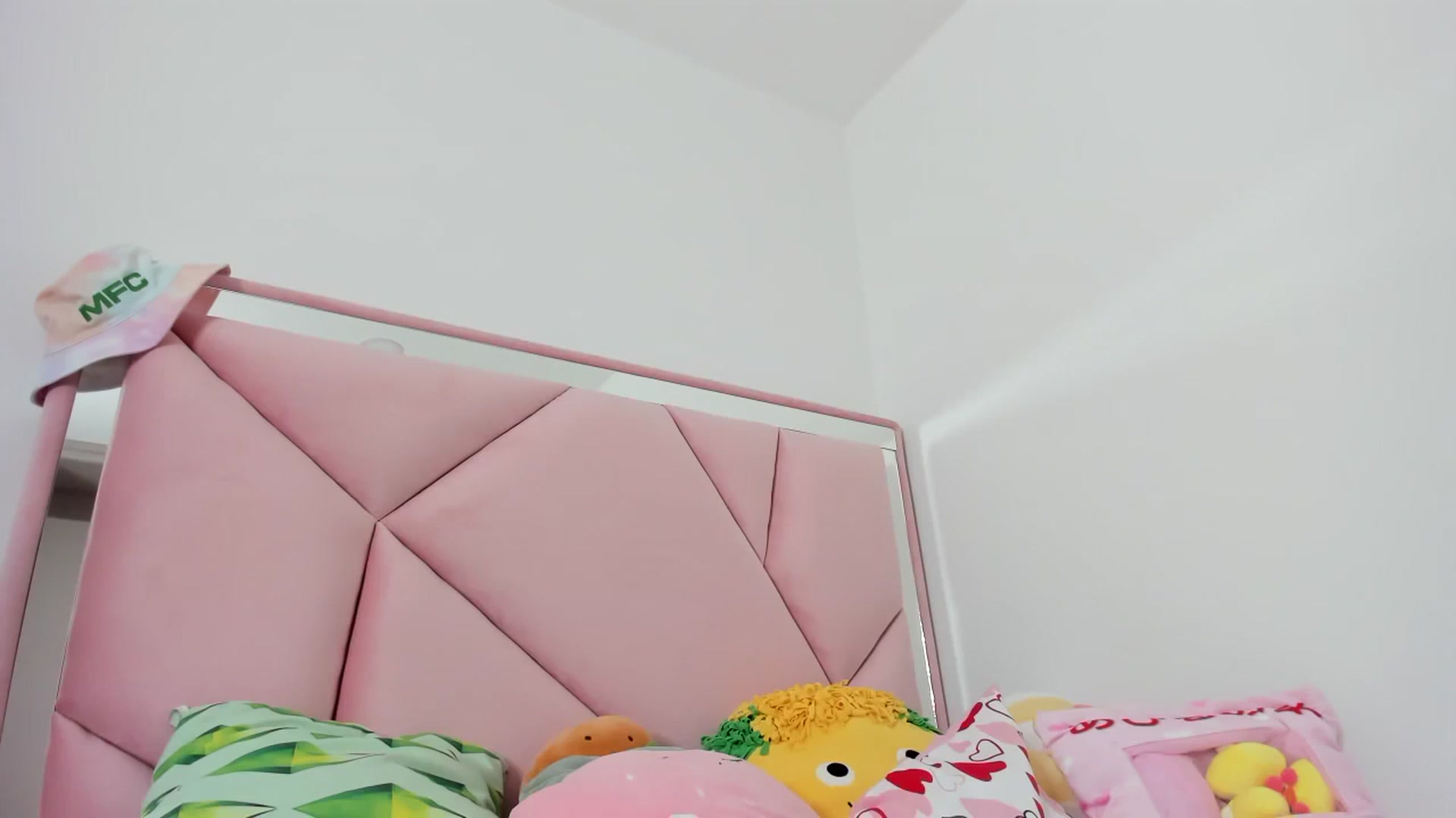 Gallery image thumbnail from Cherrycute666's myfreecams stream on, 11/30/2023, 10:21 image 18 of 20
