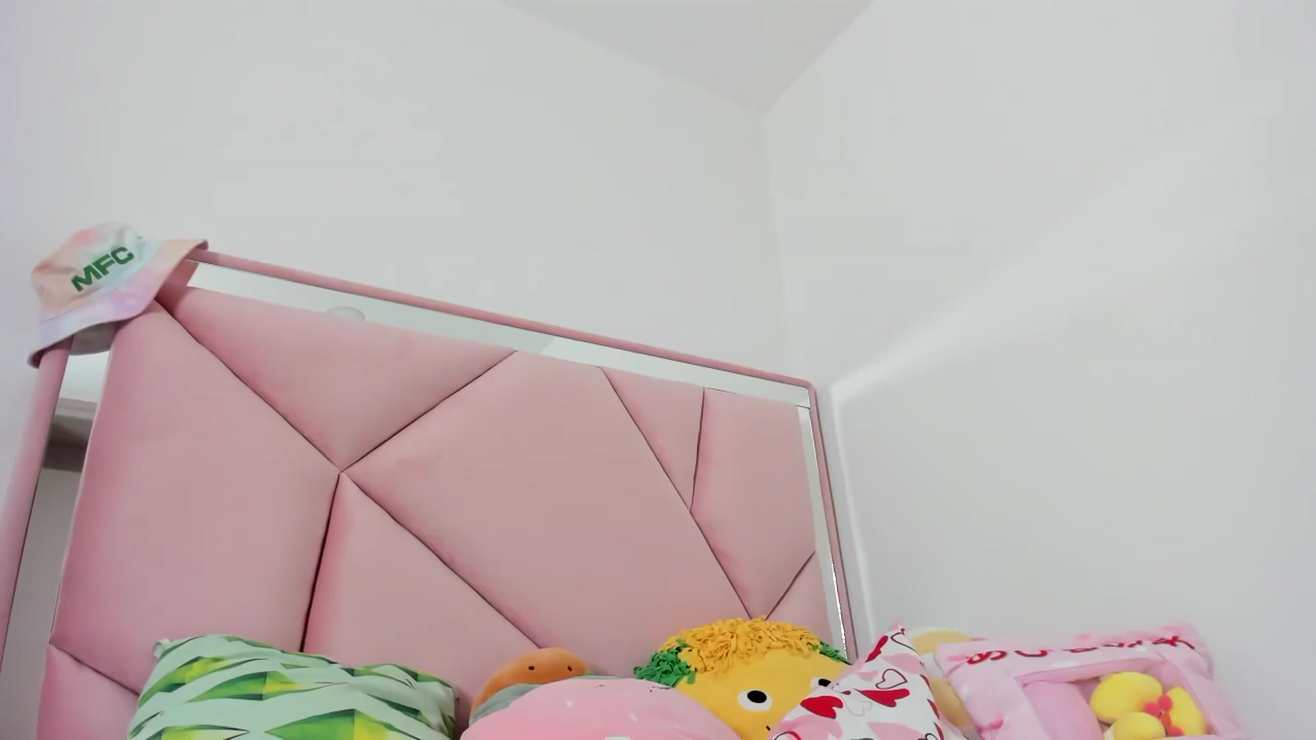 Gallery image thumbnail from Cherrycute666's myfreecams stream on, 11/30/2023, 10:21 image 20 of 20