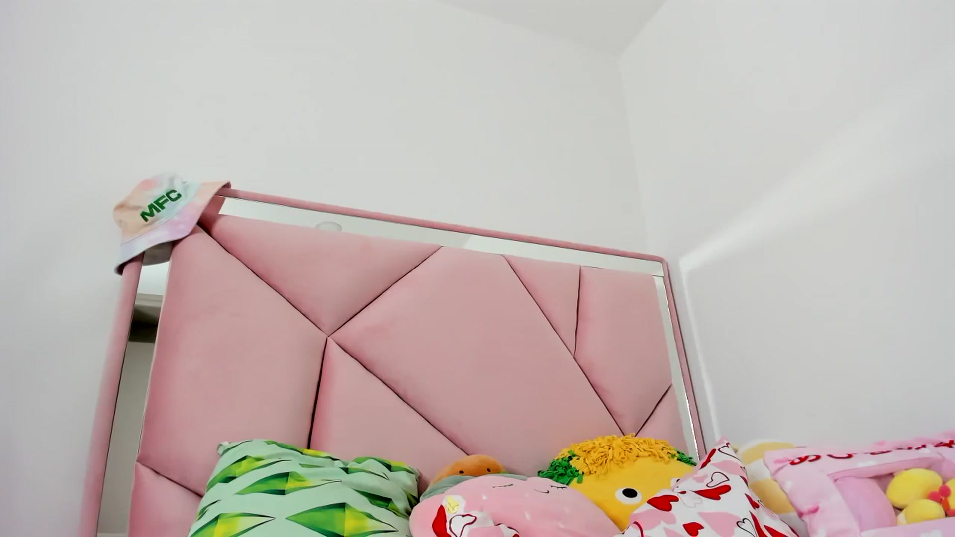 Gallery image thumbnail from Cherrycute666's myfreecams stream on, 11/30/2023, 10:21 image 13 of 20