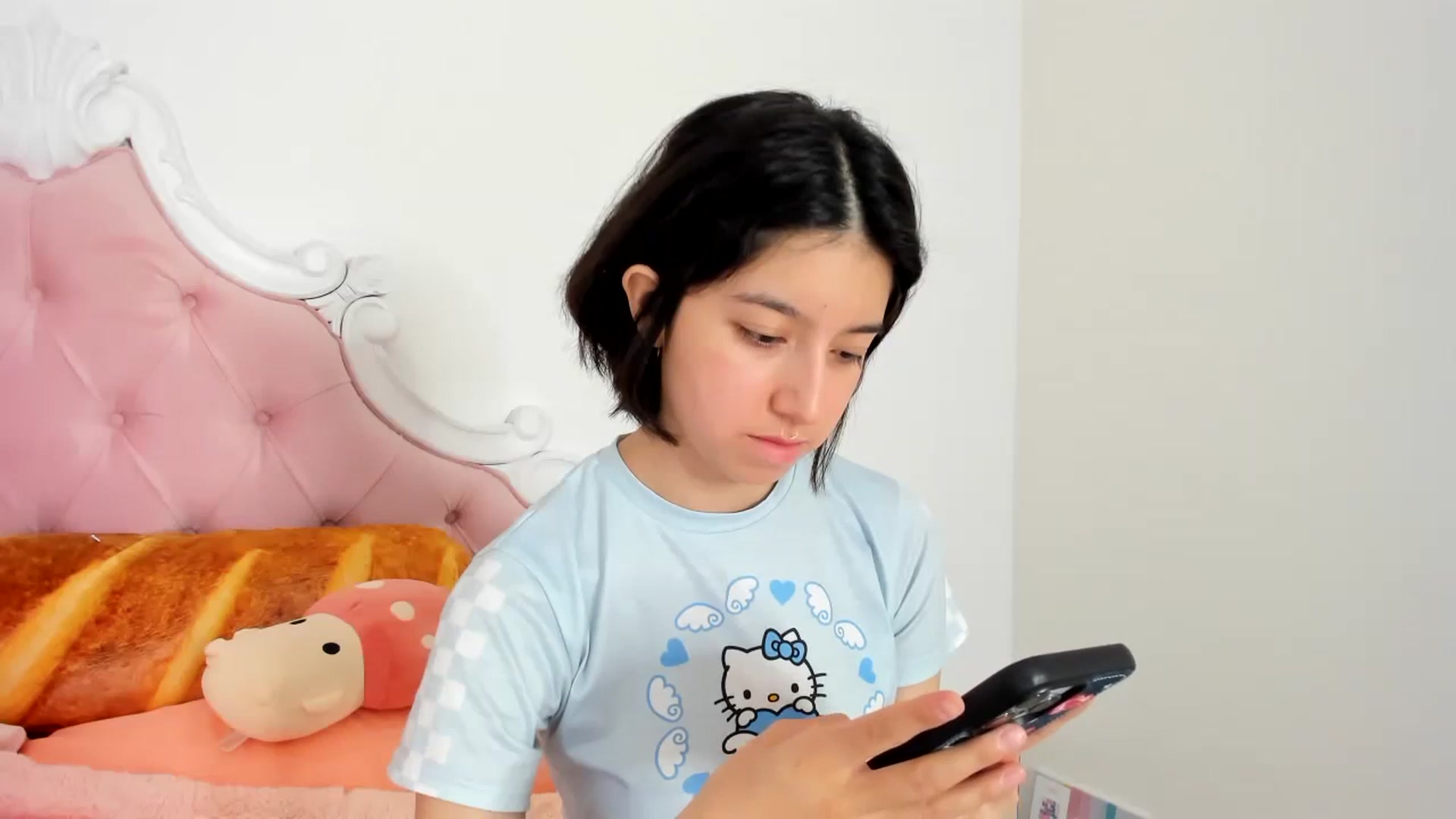 Gallery image thumbnail from Cherrycute666's myfreecams stream on, 12/01/2023, 24:00 image 14 of 20