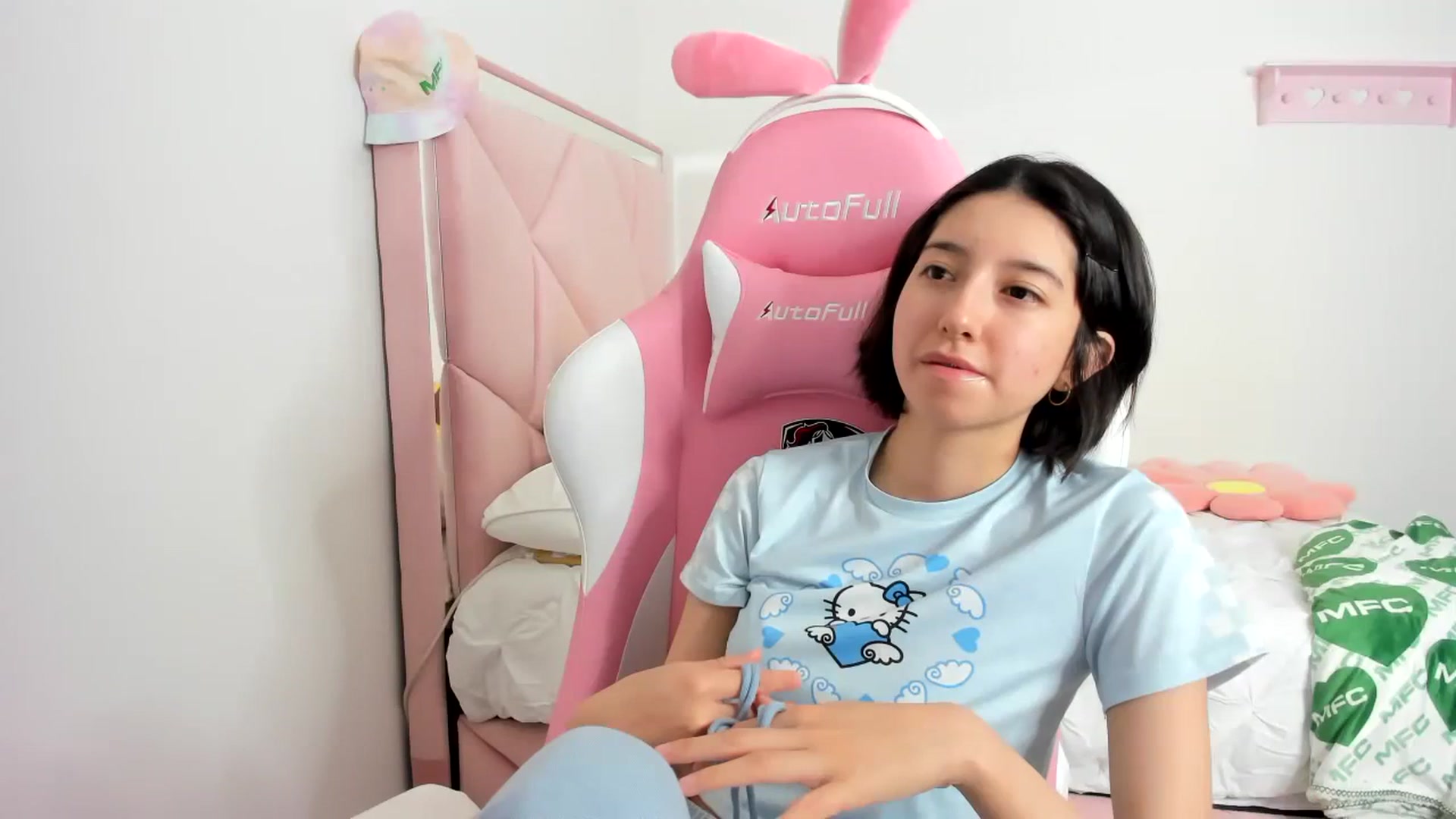 Gallery image thumbnail from Cherrycute666's myfreecams stream on, 12/01/2023, 04:09 image 6 of 20