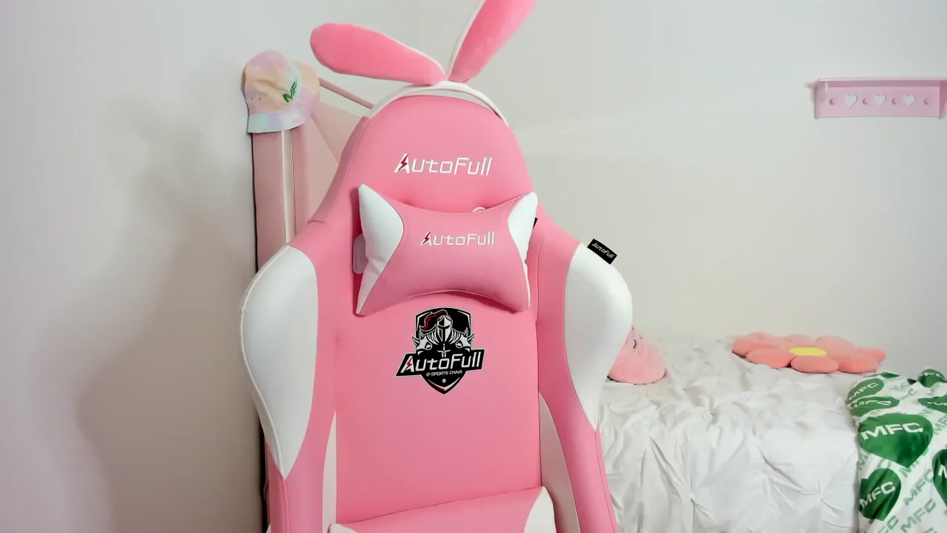 Gallery image thumbnail from Cherrycute666's myfreecams stream on, 12/01/2023, 04:09 image 9 of 20