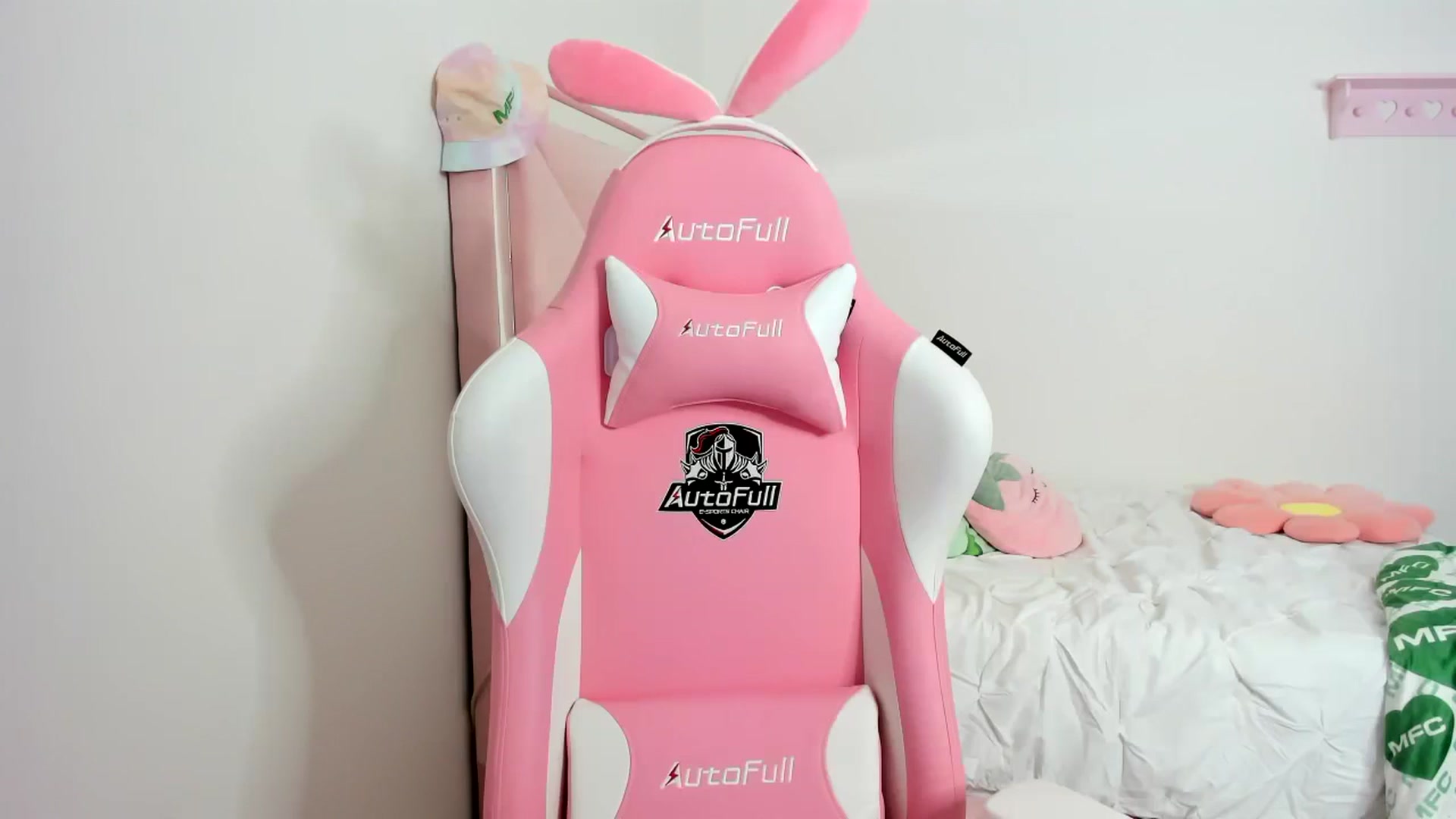 Gallery image thumbnail from Cherrycute666's myfreecams stream on, 12/01/2023, 07:09 image 7 of 20