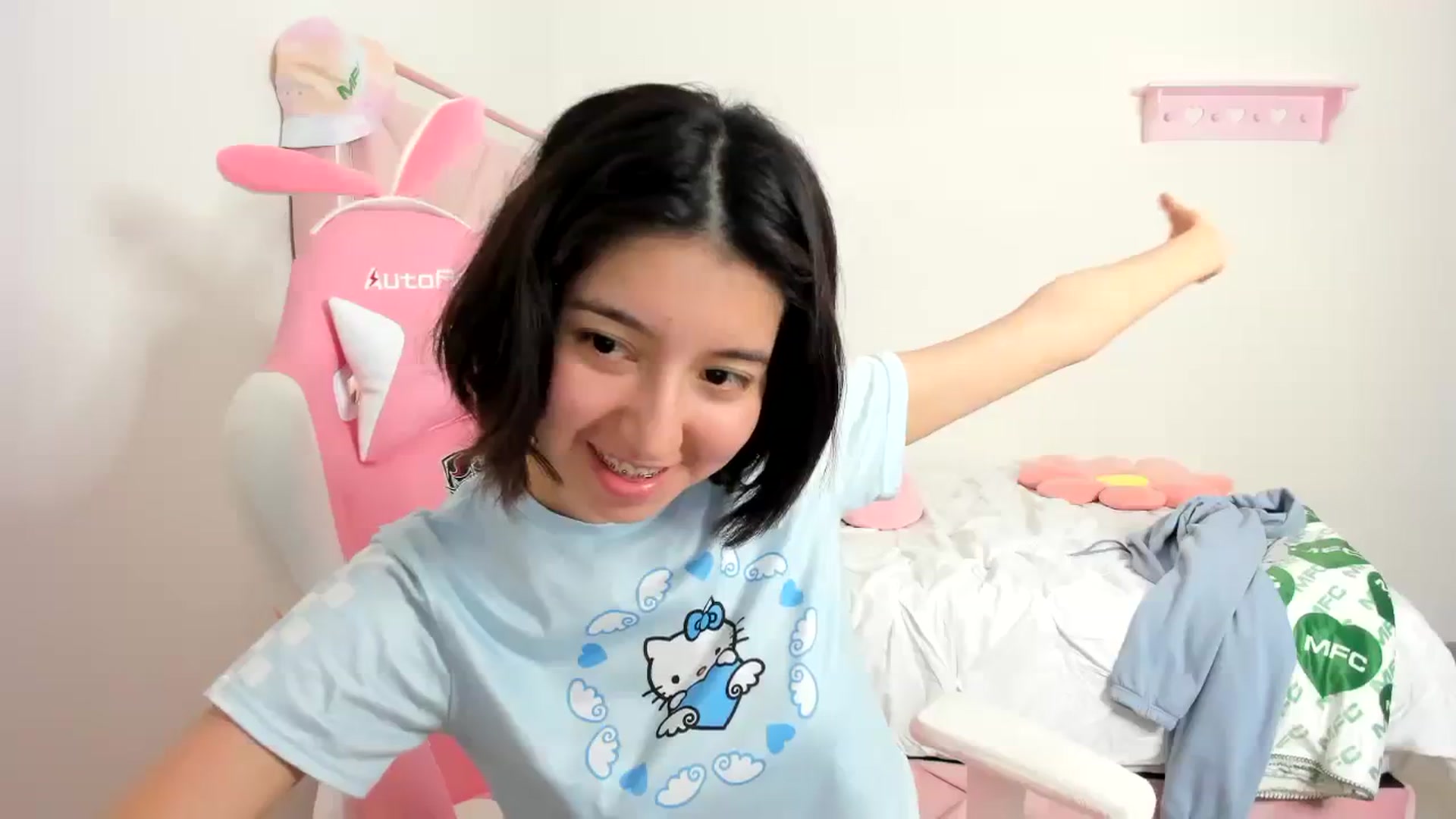 Gallery image thumbnail from Cherrycute666's myfreecams stream on, 12/01/2023, 07:09 image 4 of 20