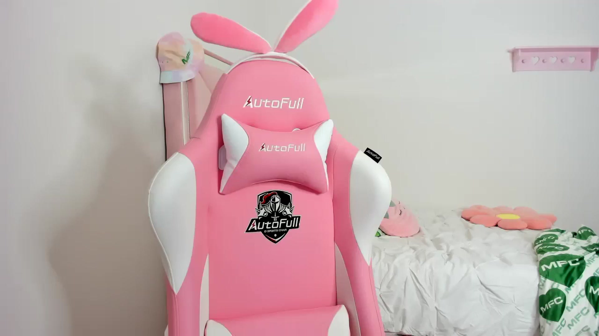 Gallery image thumbnail from Cherrycute666's myfreecams stream on, 12/01/2023, 07:09 image 10 of 20