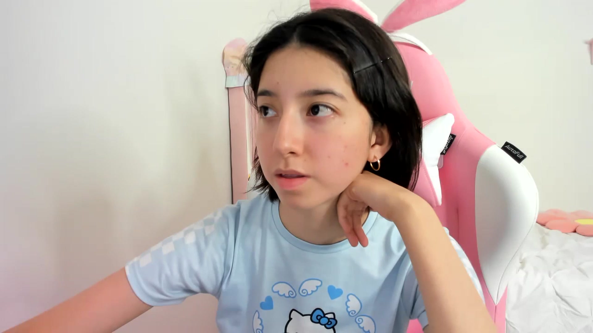 Gallery image thumbnail from Cherrycute666's myfreecams stream on, 12/01/2023, 09:33 image 4 of 20