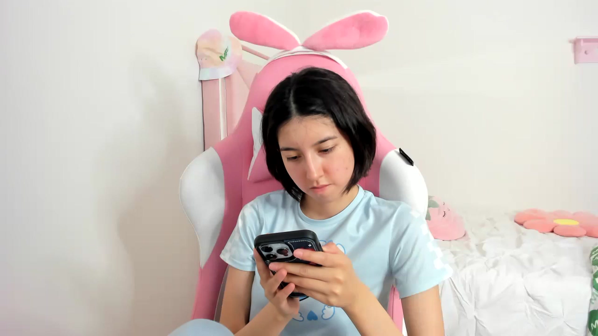 Gallery image thumbnail from Cherrycute666's myfreecams stream on, 12/01/2023, 10:09 image 20 of 20
