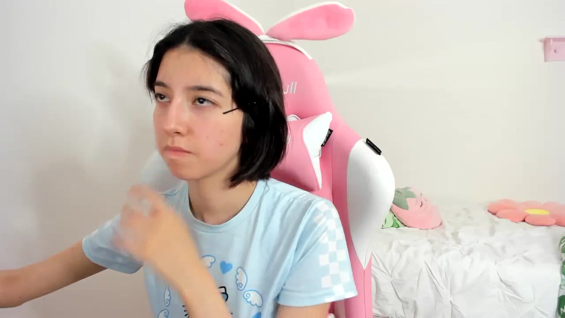 Gallery image thumbnail from Cherrycute666's myfreecams stream on, 12/01/2023, 10:09 image 17 of 20
