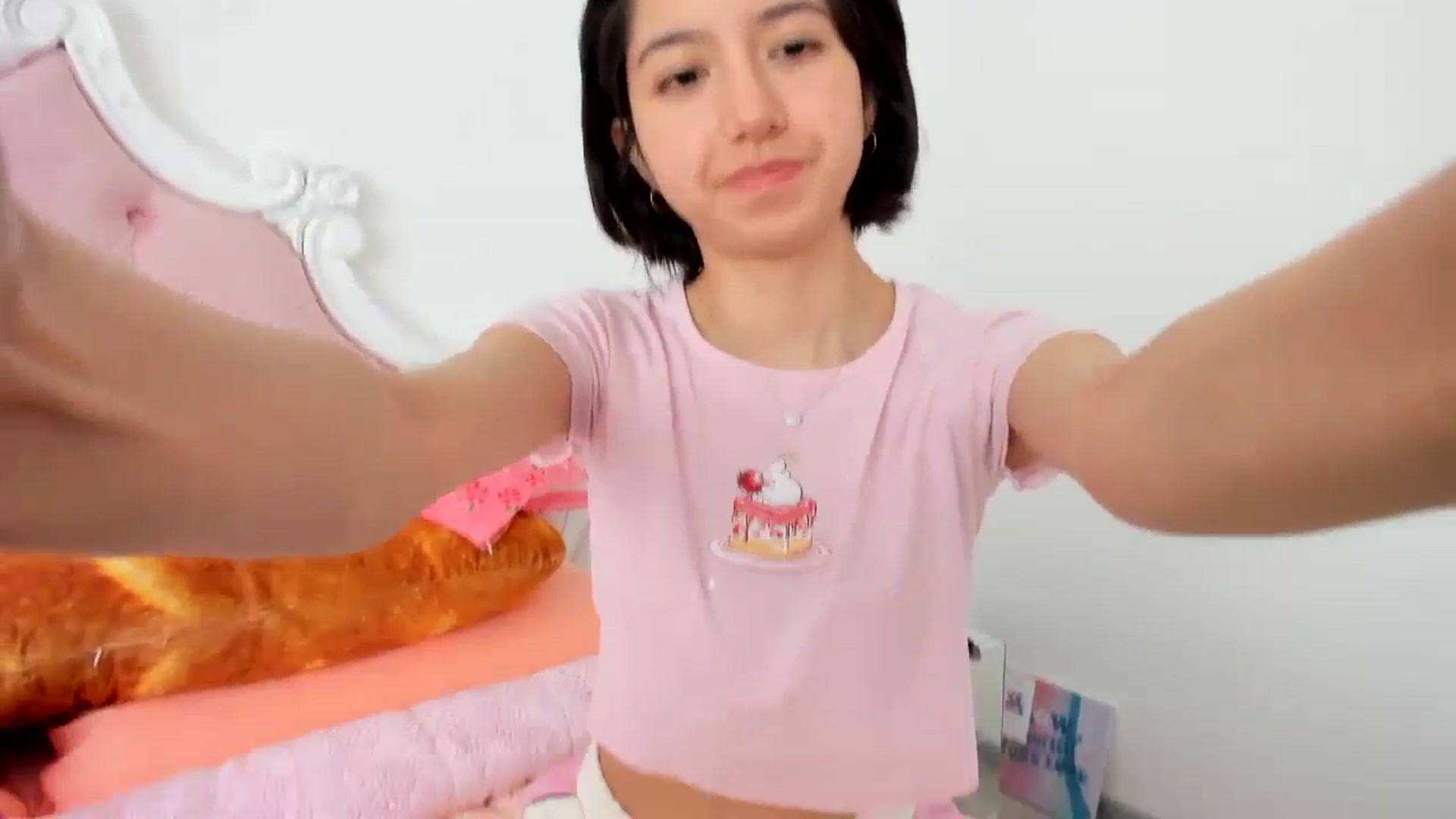 Gallery image thumbnail from Cherrycute666's myfreecams stream on, 12/04/2023, 21:06 image 3 of 20