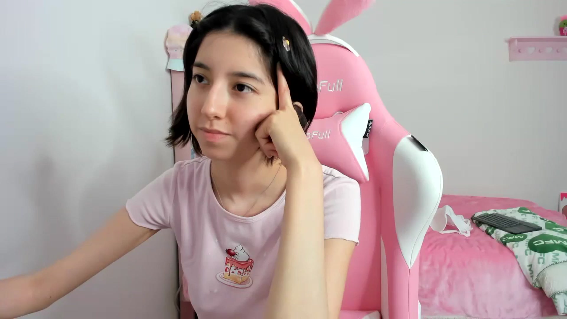 Gallery image thumbnail from Cherrycute666's myfreecams stream on, 12/05/2023, 03:31 image 13 of 20