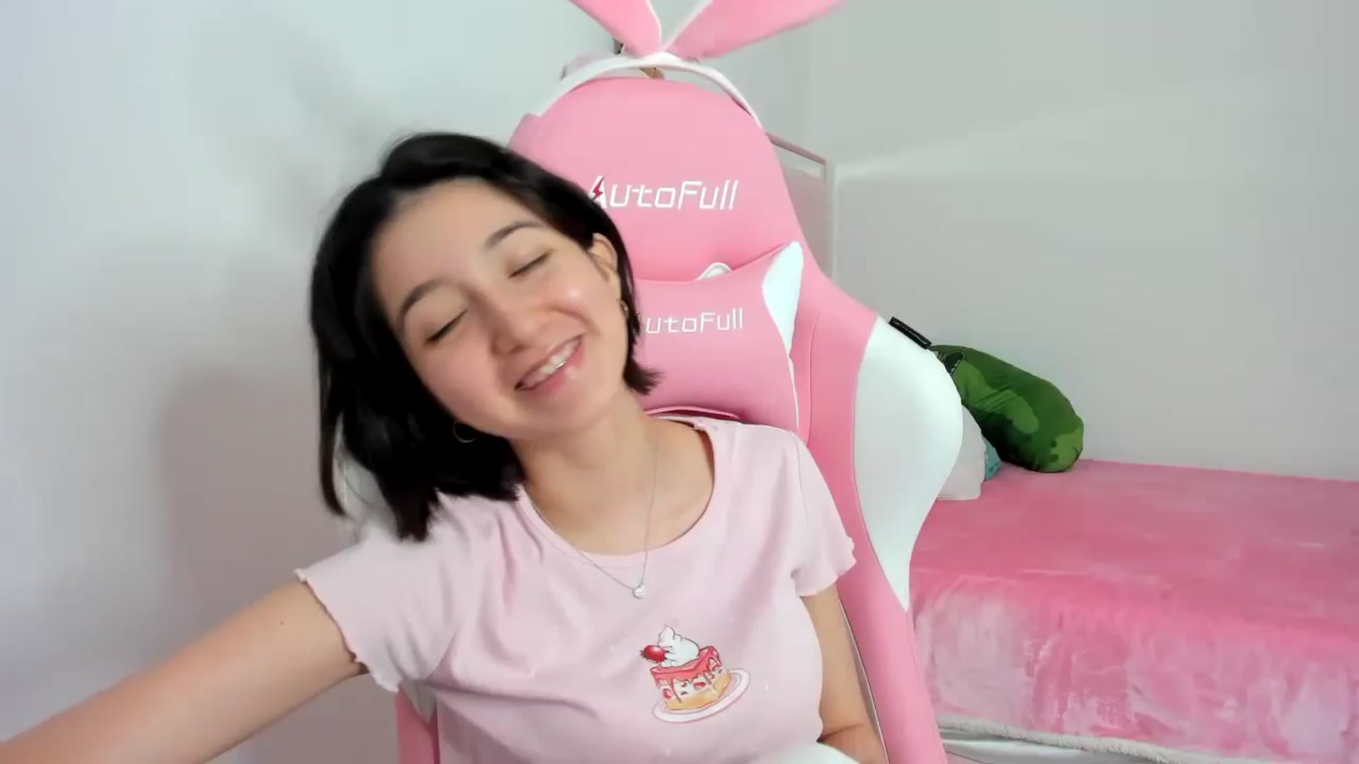 Gallery image thumbnail from Cherrycute666's myfreecams stream on, 12/05/2023, 03:31 image 1 of 20