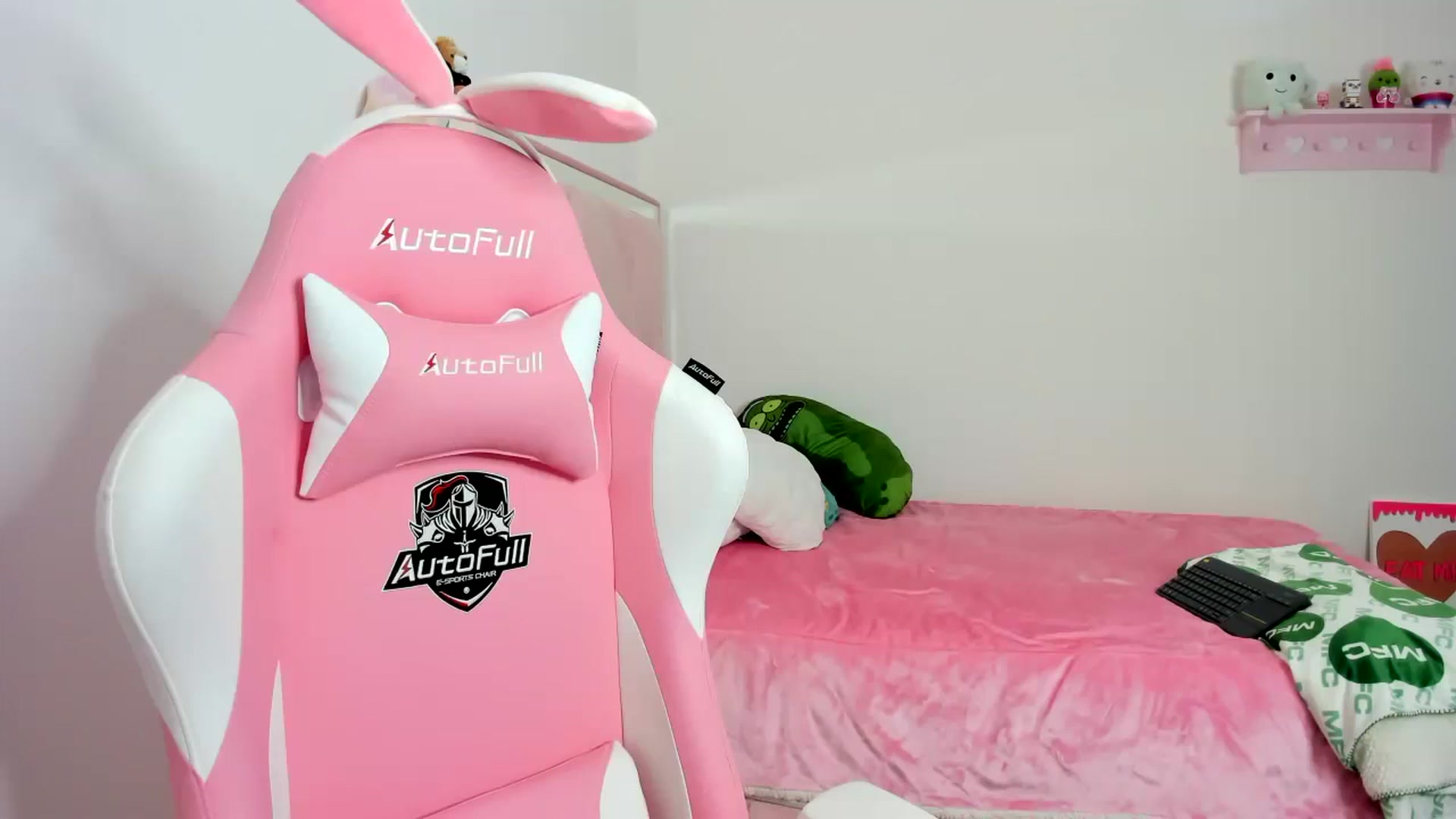 Gallery image thumbnail from Cherrycute666's myfreecams stream on, 12/05/2023, 03:31 image 17 of 20