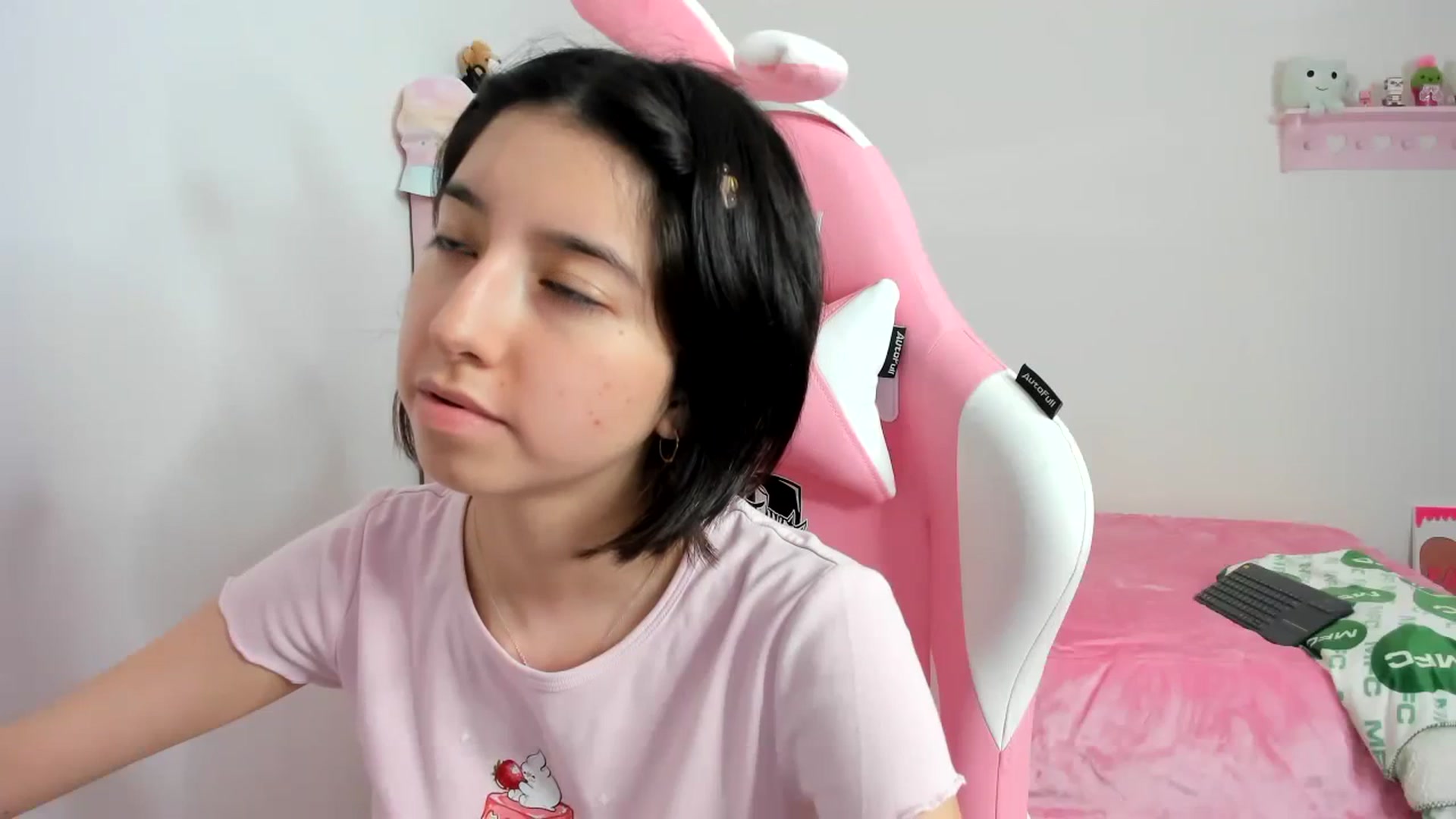 Gallery image thumbnail from Cherrycute666's myfreecams stream on, 12/05/2023, 03:31 image 18 of 20