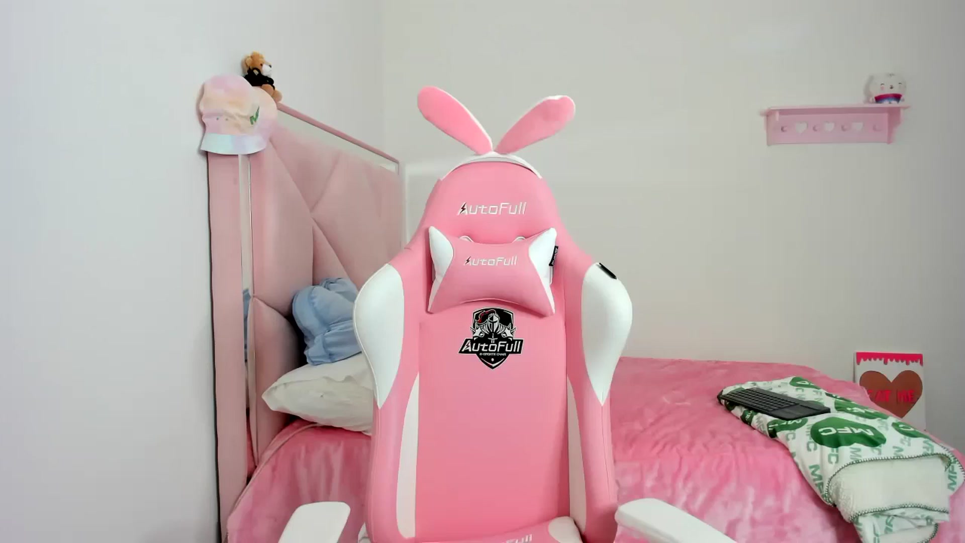 Gallery image thumbnail from Cherrycute666's myfreecams stream on, 12/05/2023, 03:31 image 8 of 20