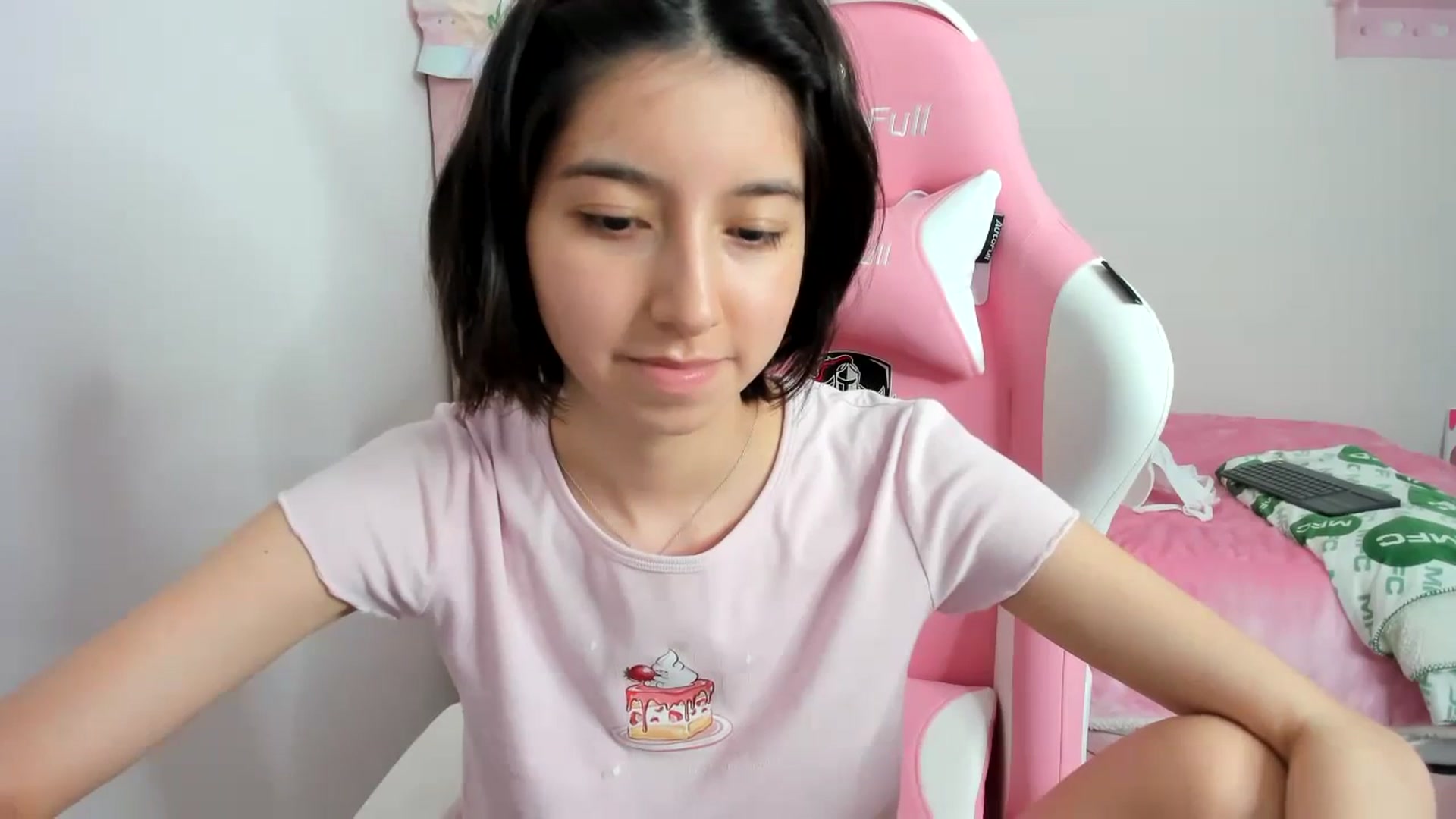 Gallery image thumbnail from Cherrycute666's myfreecams stream on, 12/05/2023, 03:31 image 12 of 20