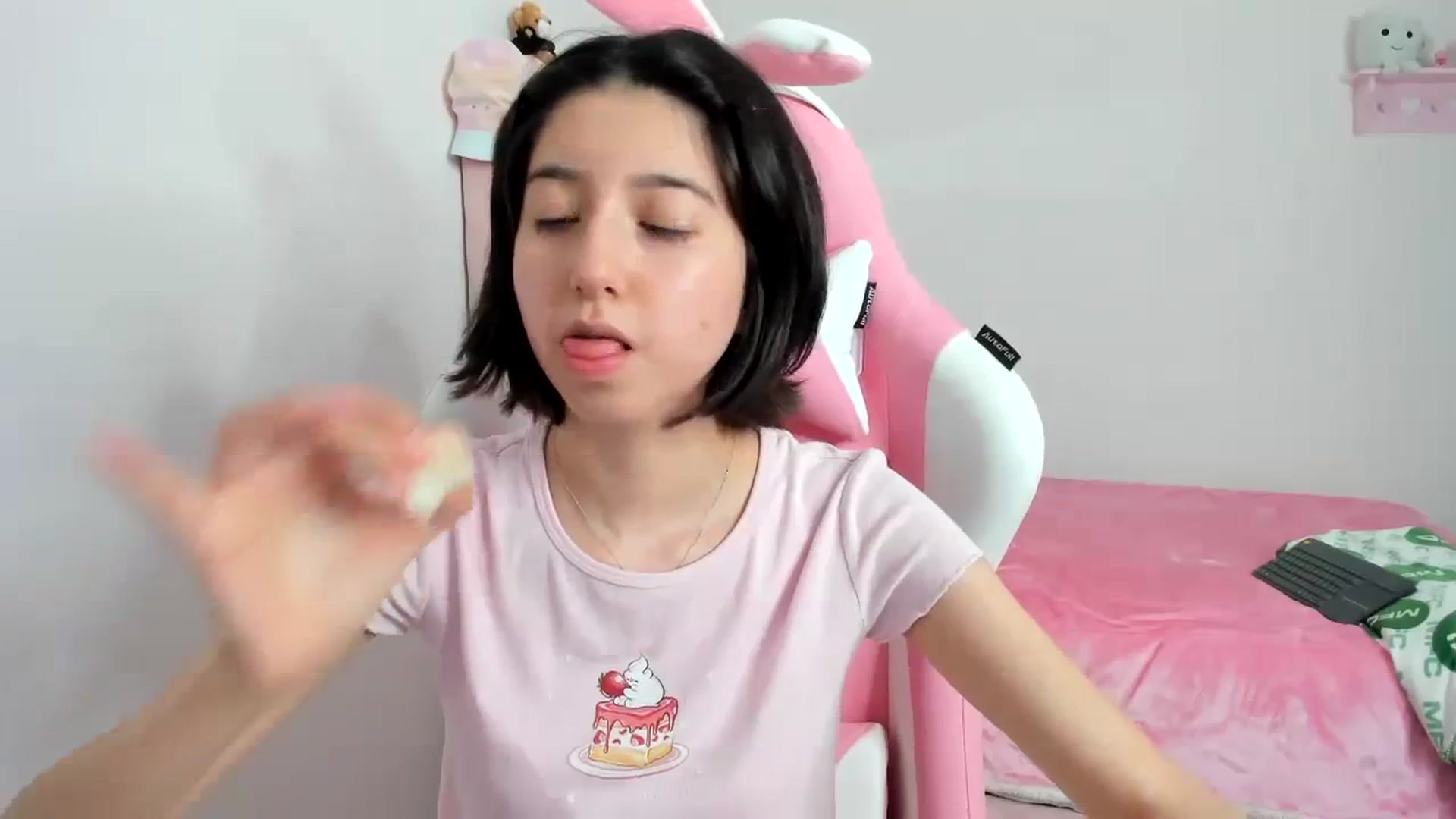Gallery image thumbnail from Cherrycute666's myfreecams stream on, 12/05/2023, 04:06 image 3 of 20