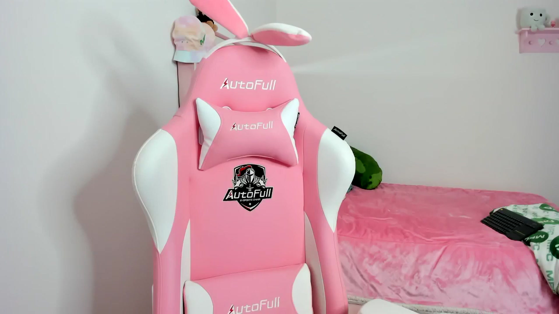 Gallery image thumbnail from Cherrycute666's myfreecams stream on, 12/05/2023, 04:06 image 10 of 20