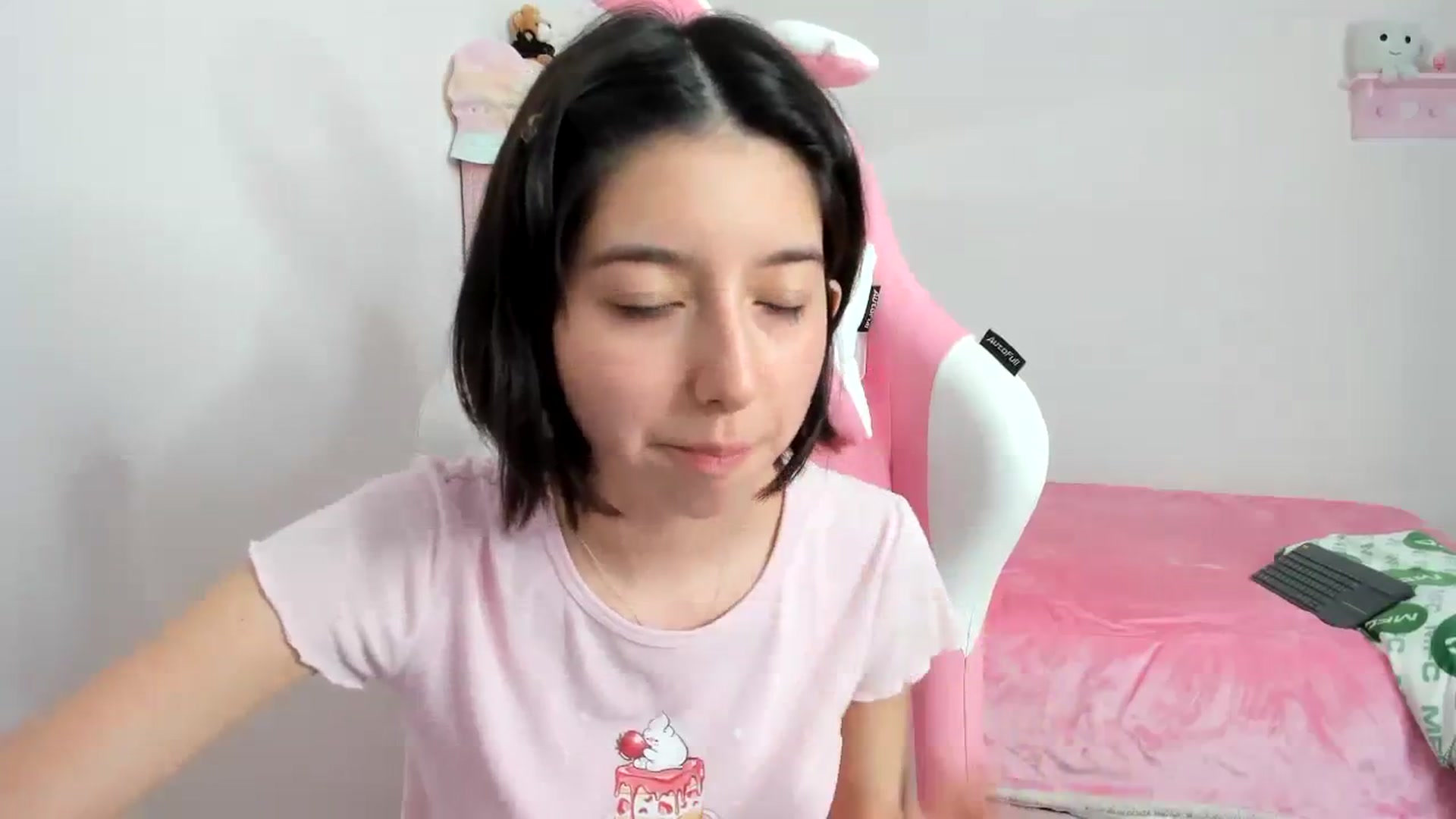 Gallery image thumbnail from Cherrycute666's myfreecams stream on, 12/05/2023, 04:06 image 7 of 20