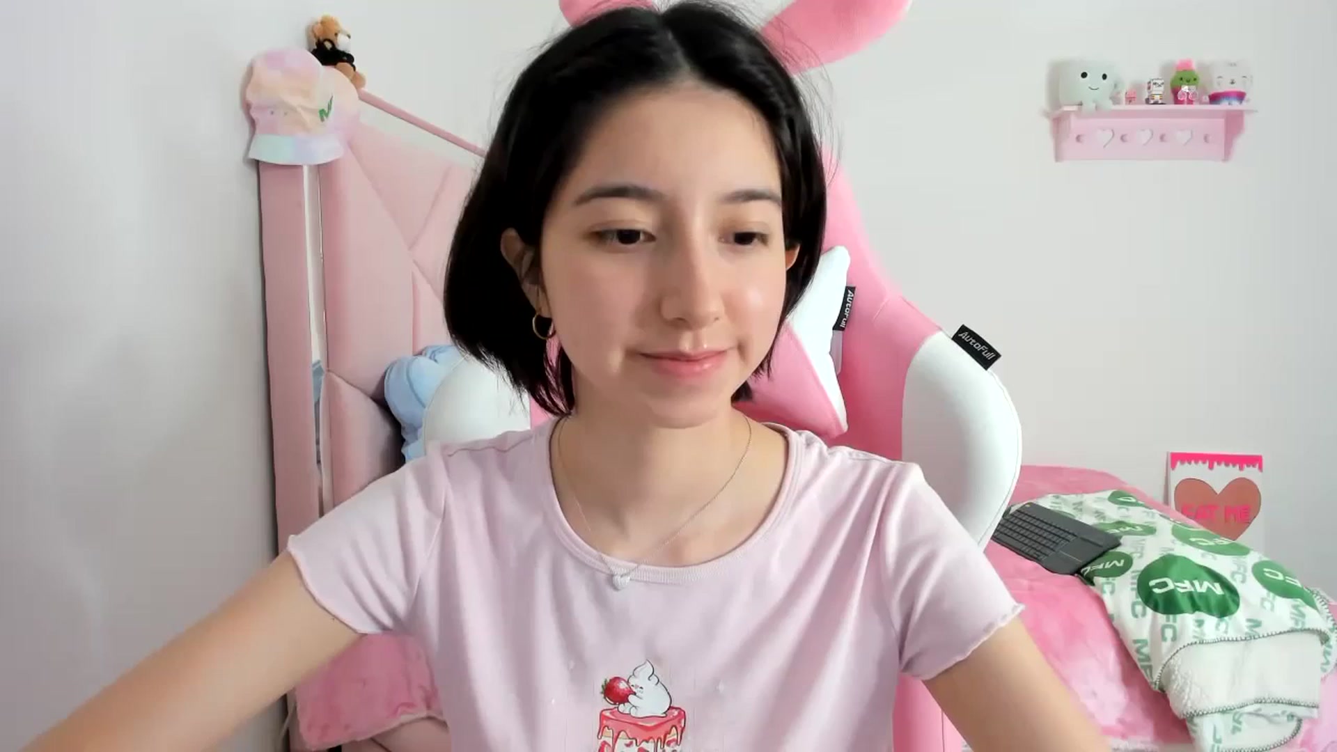 Gallery image thumbnail from Cherrycute666's myfreecams stream on, 12/05/2023, 04:54 image 1 of 20