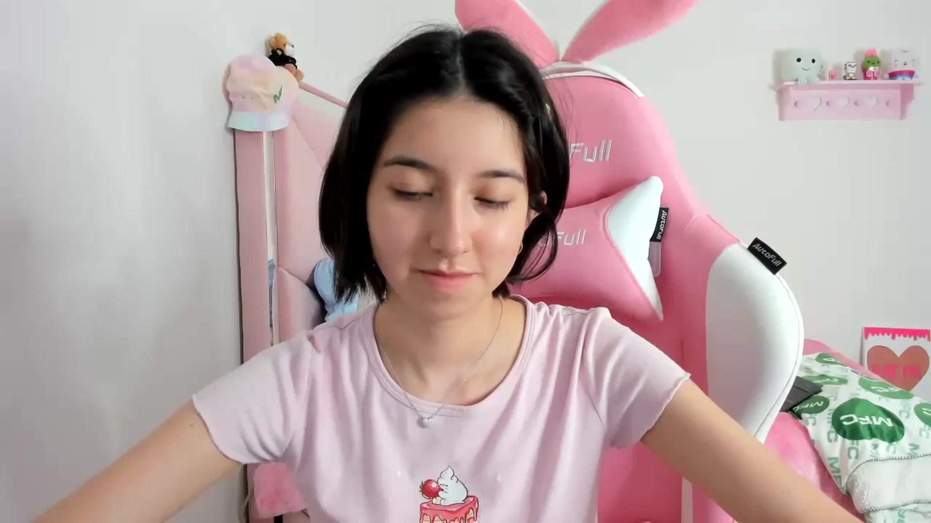 Gallery image thumbnail from Cherrycute666's myfreecams stream on, 12/05/2023, 04:54 image 12 of 20