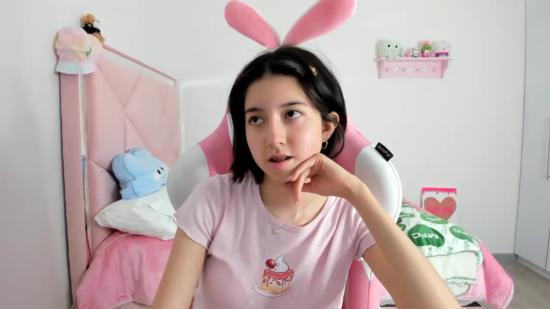 Gallery image thumbnail from Cherrycute666's myfreecams stream on, 12/05/2023, 04:54 image 10 of 20