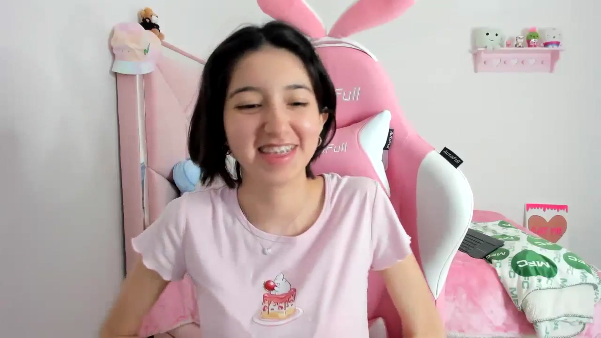 Gallery image thumbnail from Cherrycute666's myfreecams stream on, 12/05/2023, 04:54 image 5 of 20