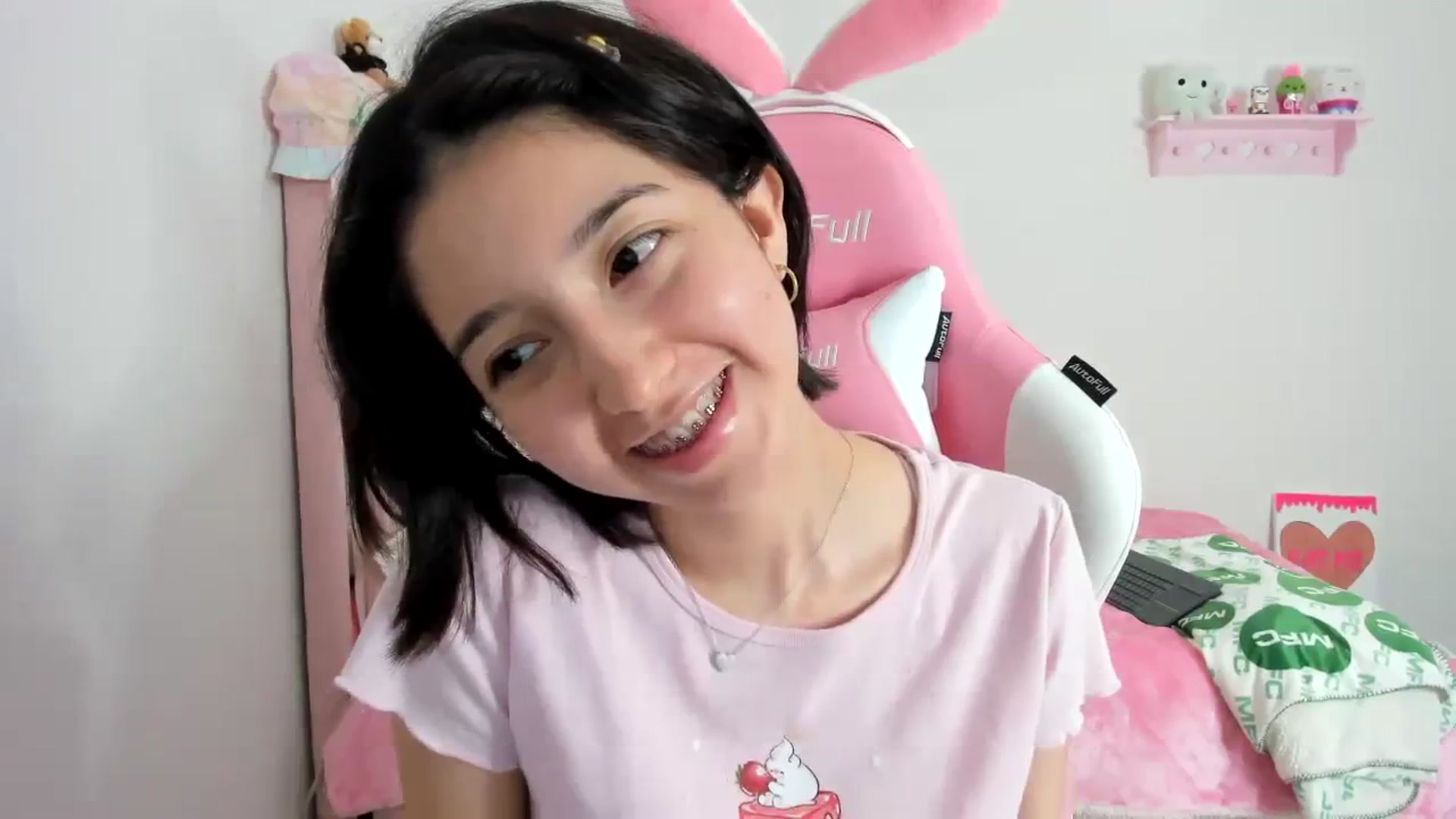Gallery image thumbnail from Cherrycute666's myfreecams stream on, 12/05/2023, 04:54 image 2 of 20