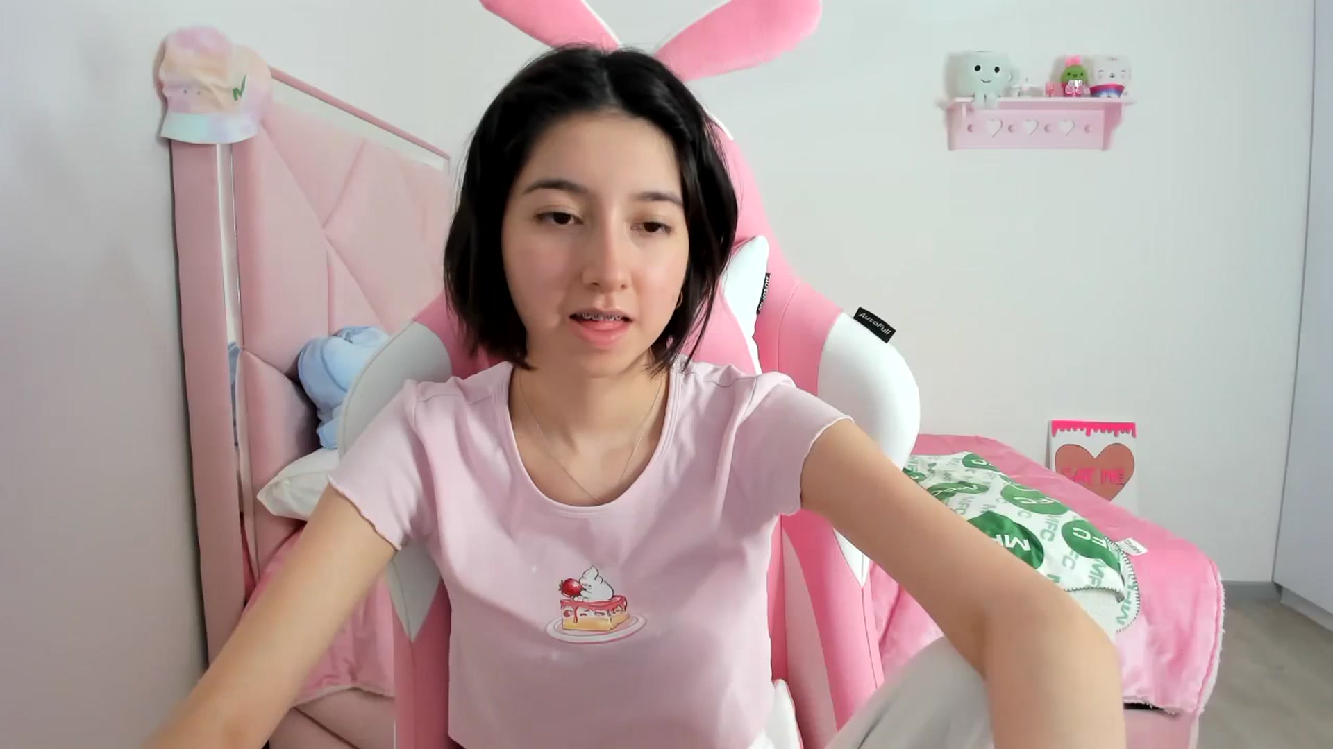 Gallery image thumbnail from Cherrycute666's myfreecams stream on, 12/05/2023, 07:20 image 13 of 20