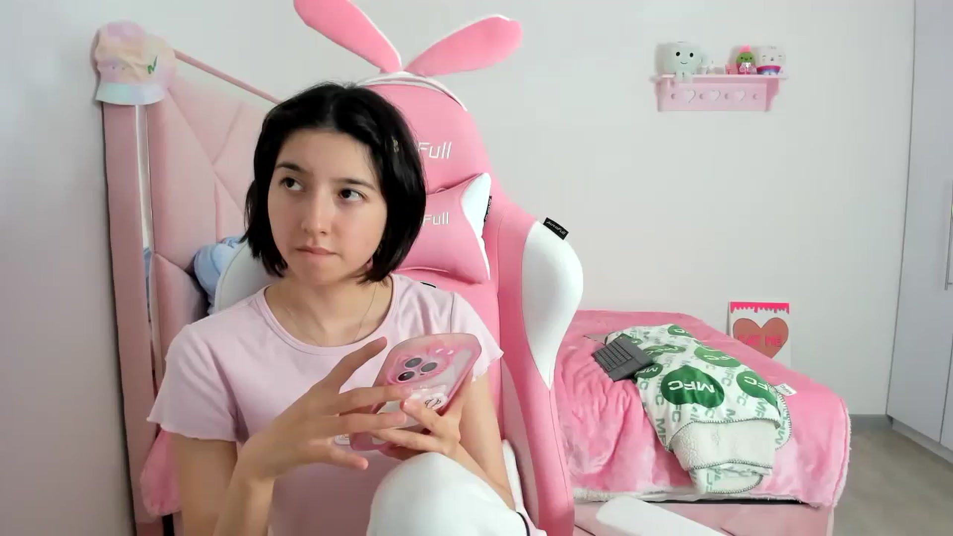 Gallery image thumbnail from Cherrycute666's myfreecams stream on, 12/05/2023, 07:20 image 20 of 20