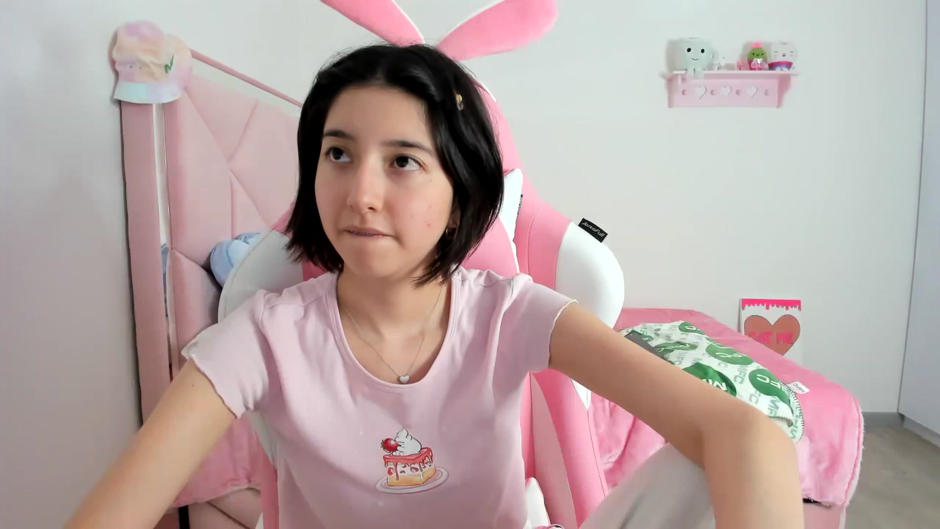 Gallery image thumbnail from Cherrycute666's myfreecams stream on, 12/05/2023, 07:20 image 14 of 20