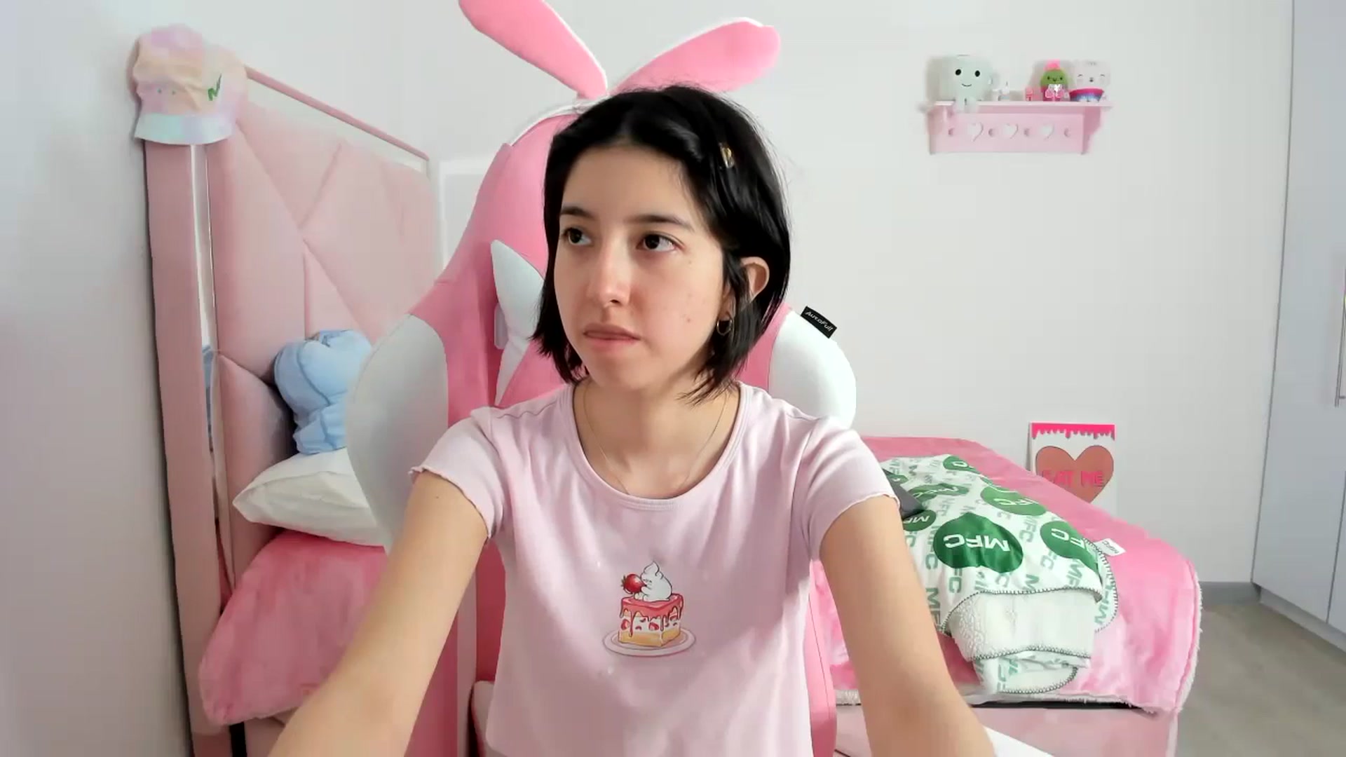 Gallery image thumbnail from Cherrycute666's myfreecams stream on, 12/05/2023, 07:20 image 18 of 20