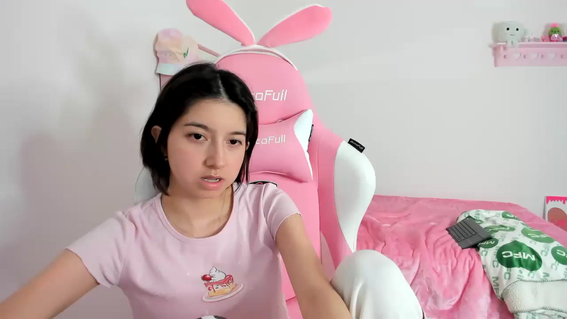 Gallery image thumbnail from Cherrycute666's myfreecams stream on, 12/05/2023, 07:20 image 1 of 20