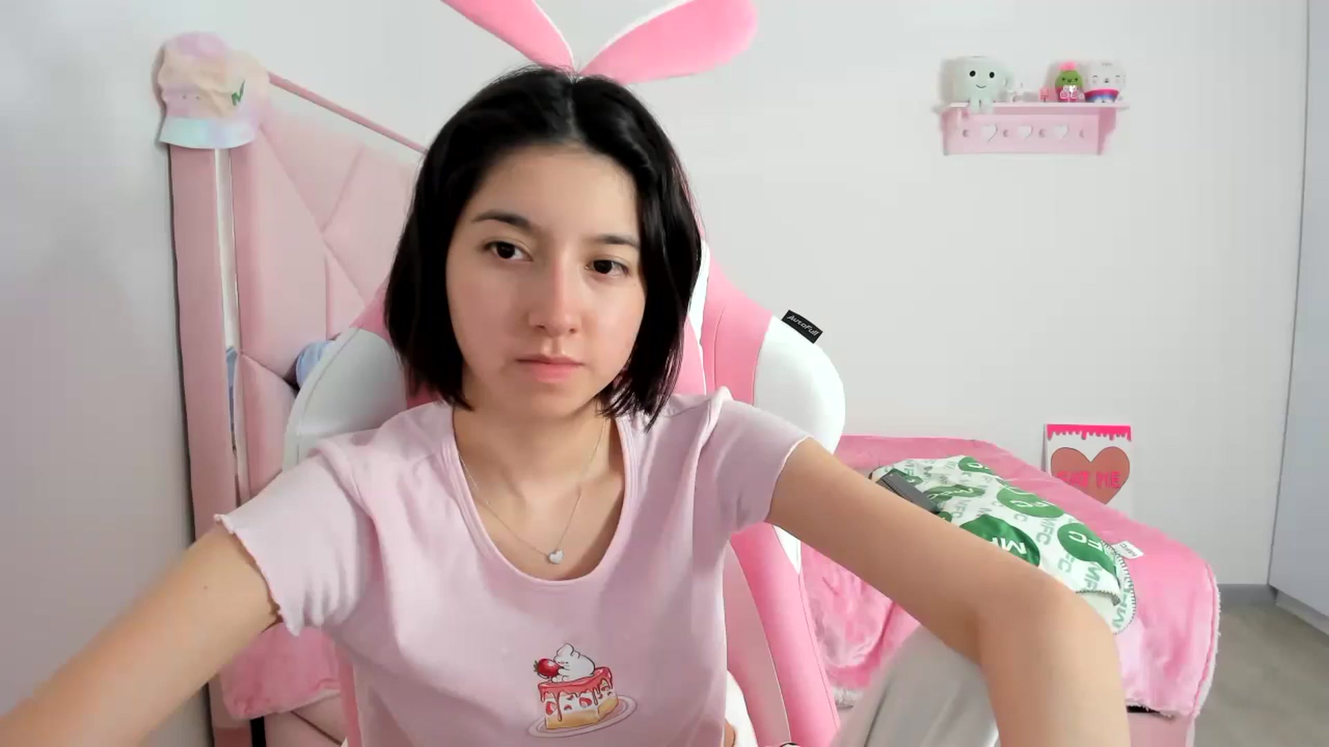 Gallery image thumbnail from Cherrycute666's myfreecams stream on, 12/05/2023, 07:20 image 16 of 20