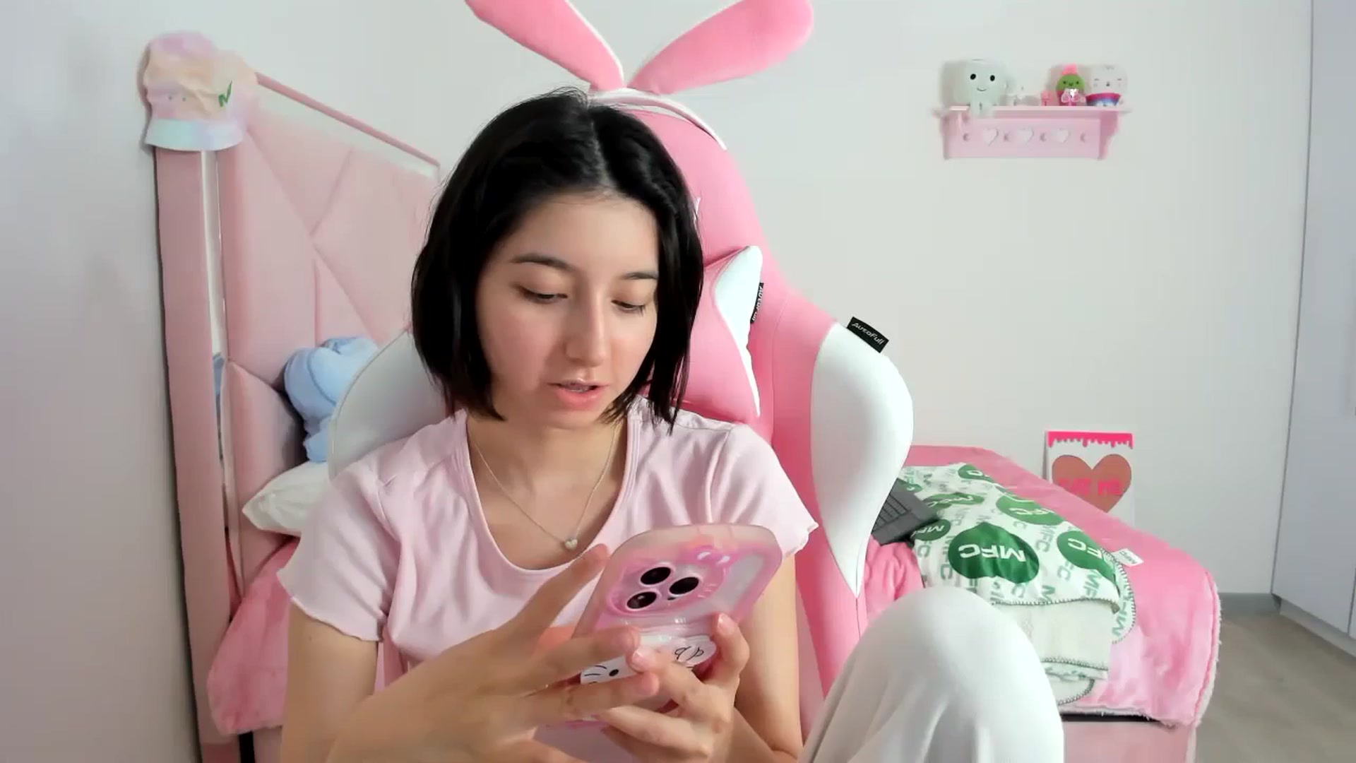 Gallery image thumbnail from Cherrycute666's myfreecams stream on, 12/05/2023, 07:20 image 17 of 20