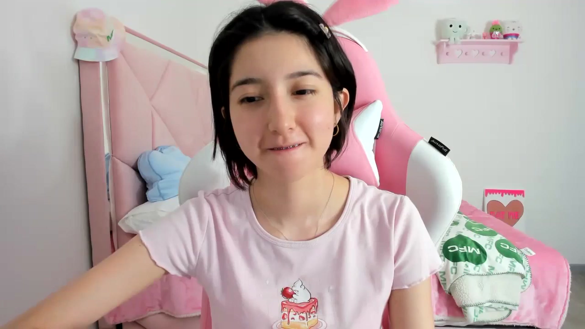 Gallery image thumbnail from Cherrycute666's myfreecams stream on, 12/05/2023, 07:20 image 2 of 20