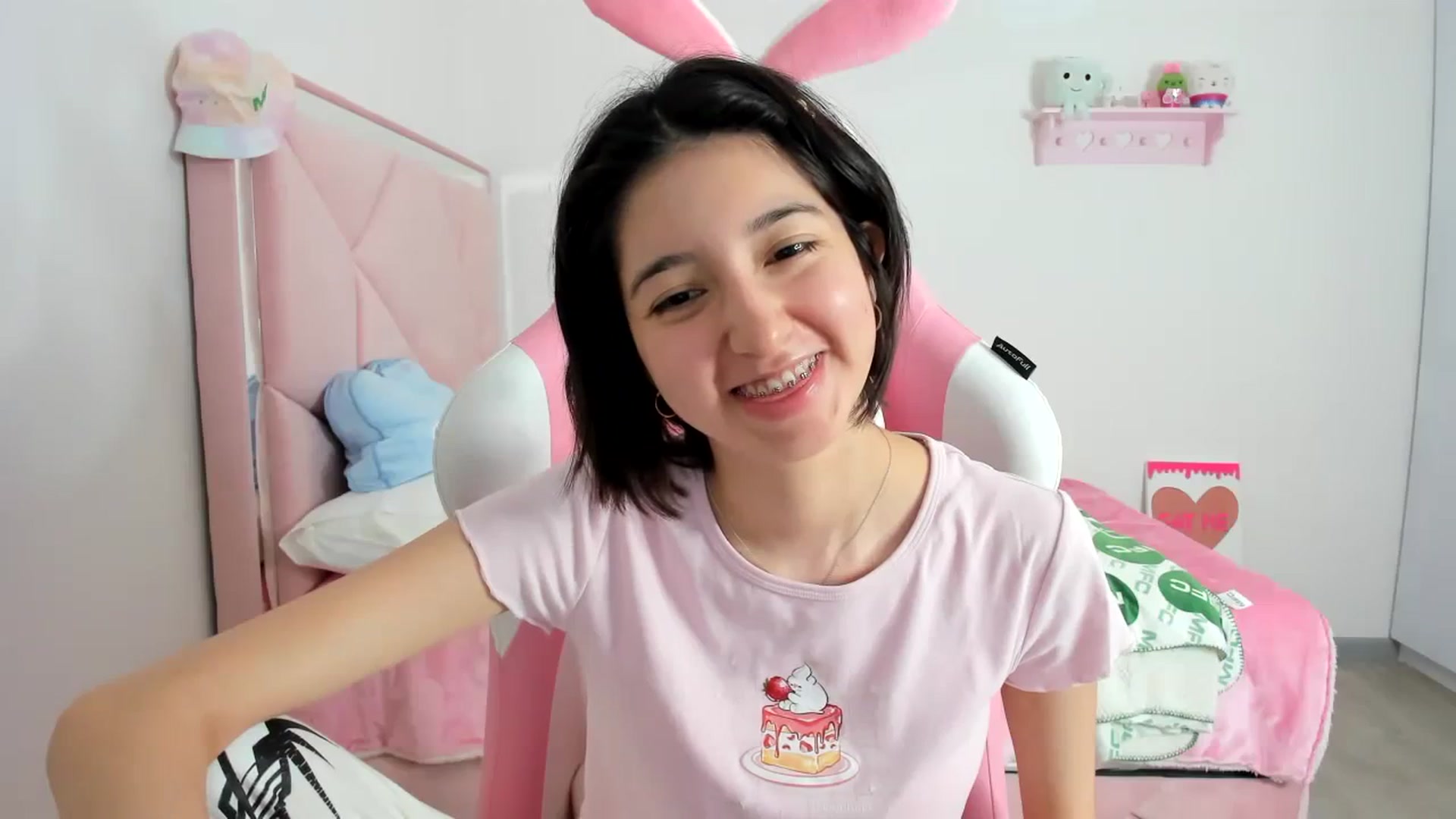 Gallery image thumbnail from Cherrycute666's myfreecams stream on, 12/05/2023, 07:20 image 10 of 20
