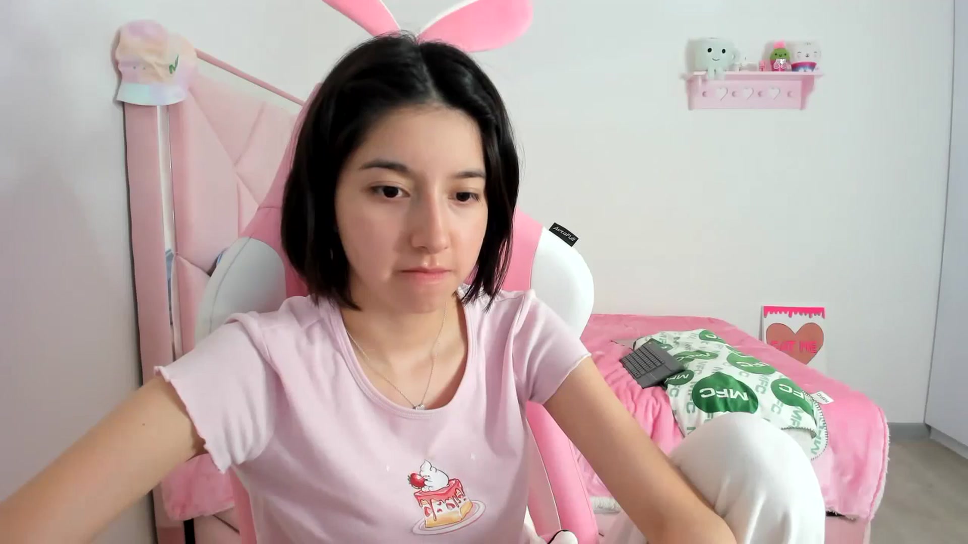 Gallery image thumbnail from Cherrycute666's myfreecams stream on, 12/05/2023, 07:20 image 15 of 20