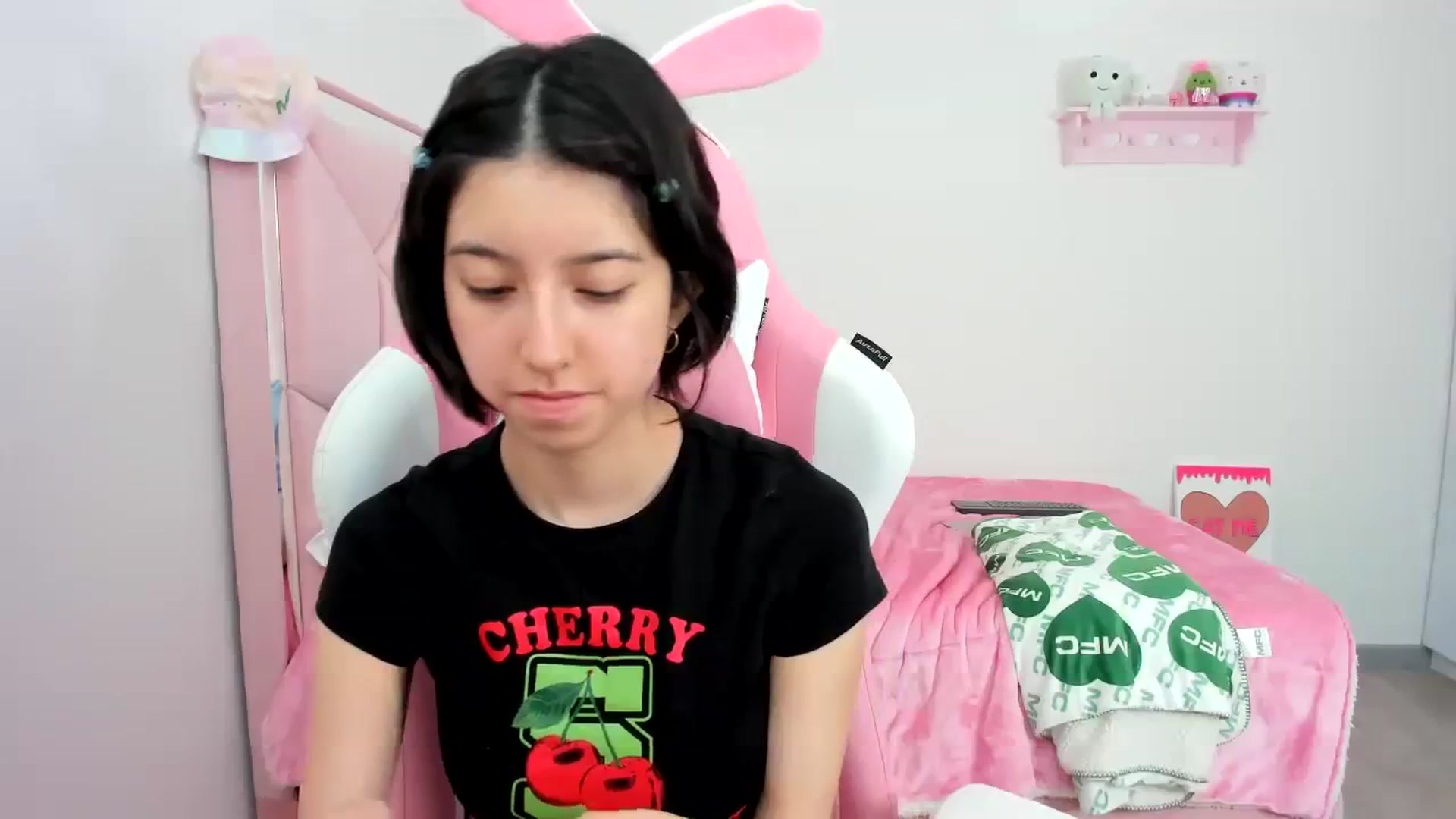 Gallery image thumbnail from Cherrycute666's myfreecams stream on, 12/05/2023, 20:34 image 16 of 20
