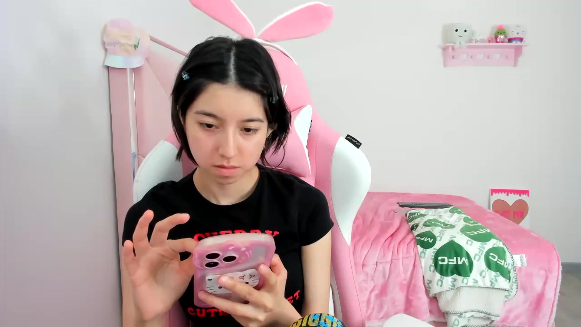 Gallery image thumbnail from Cherrycute666's myfreecams stream on, 12/05/2023, 20:34 image 4 of 20