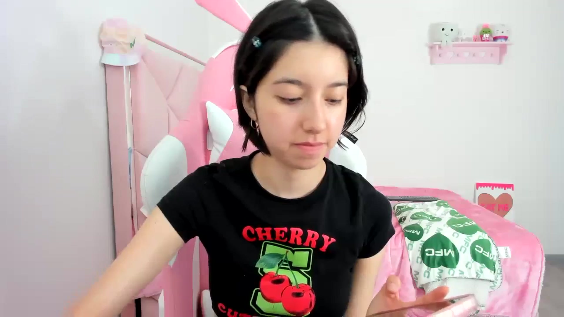 Gallery image thumbnail from Cherrycute666's myfreecams stream on, 12/05/2023, 20:34 image 3 of 20