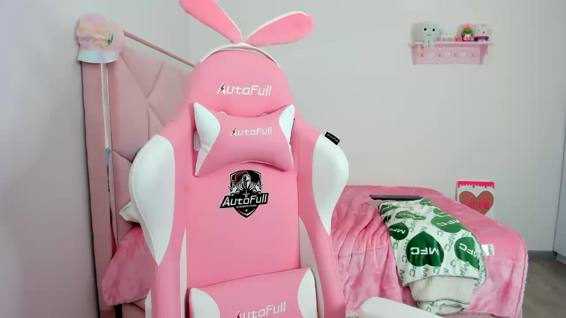 Gallery image thumbnail from Cherrycute666's myfreecams stream on, 12/05/2023, 20:34 image 6 of 20