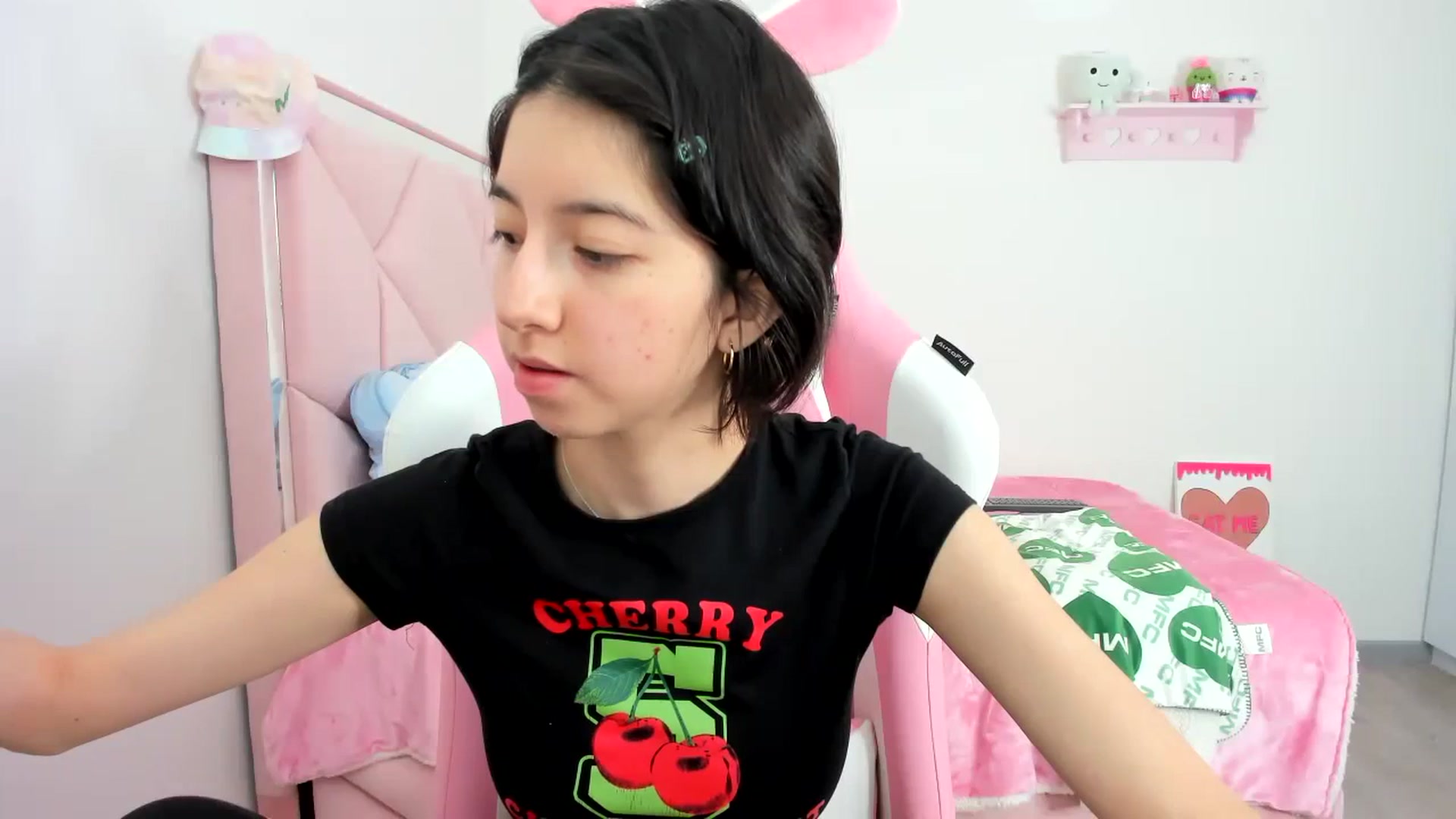 Gallery image thumbnail from Cherrycute666's myfreecams stream on, 12/05/2023, 20:34 image 7 of 20