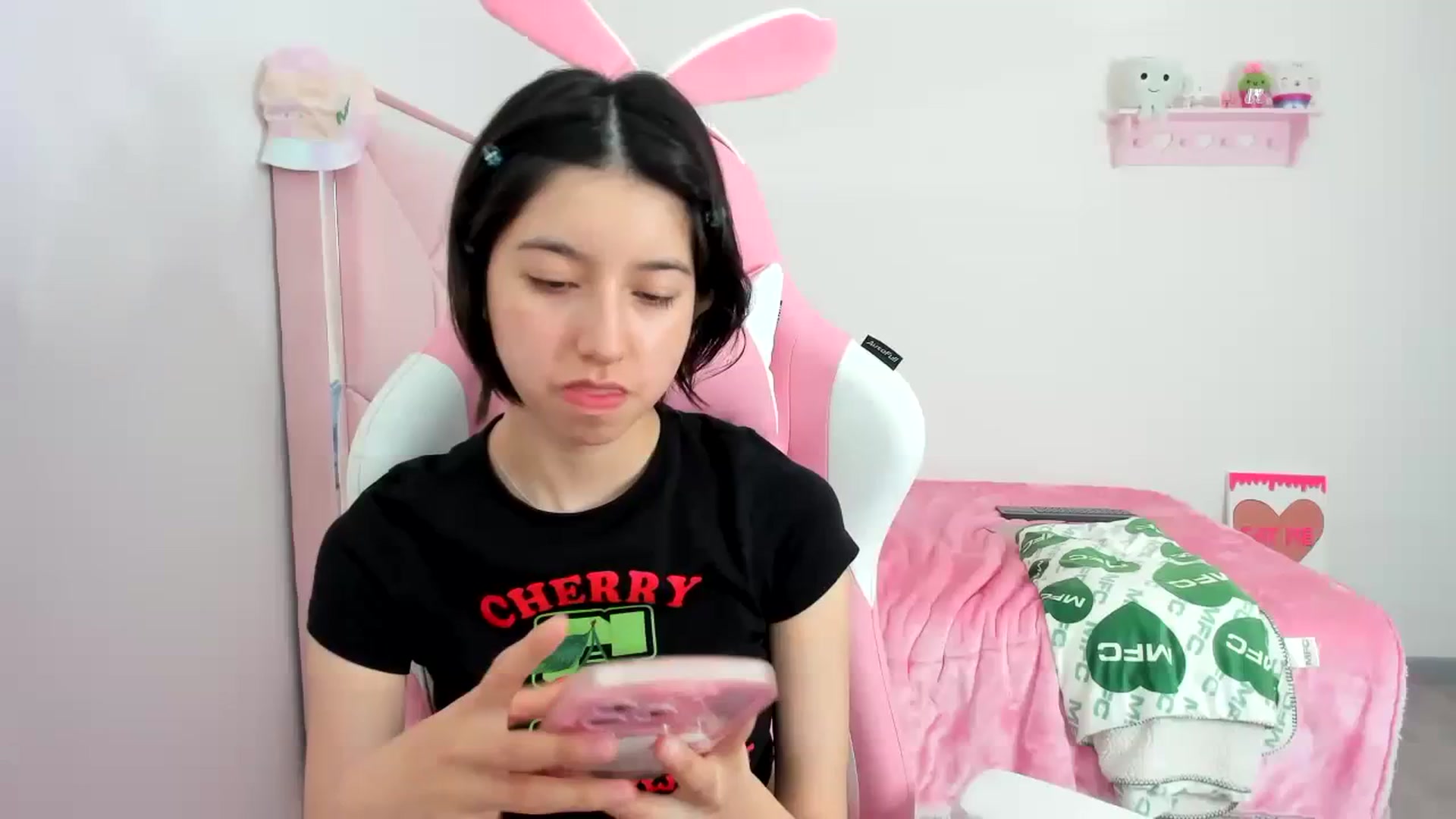 Gallery image thumbnail from Cherrycute666's myfreecams stream on, 12/05/2023, 20:34 image 1 of 20