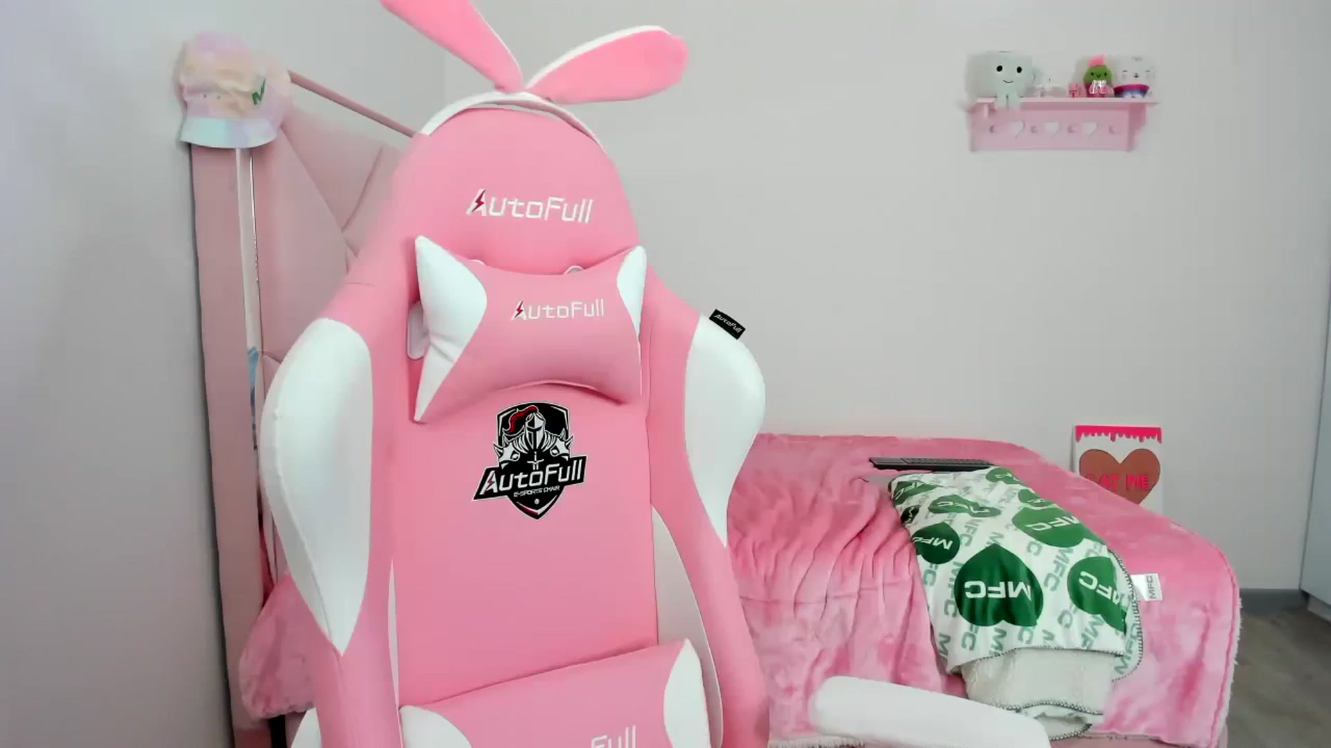 Gallery image thumbnail from Cherrycute666's myfreecams stream on, 12/05/2023, 20:34 image 14 of 20