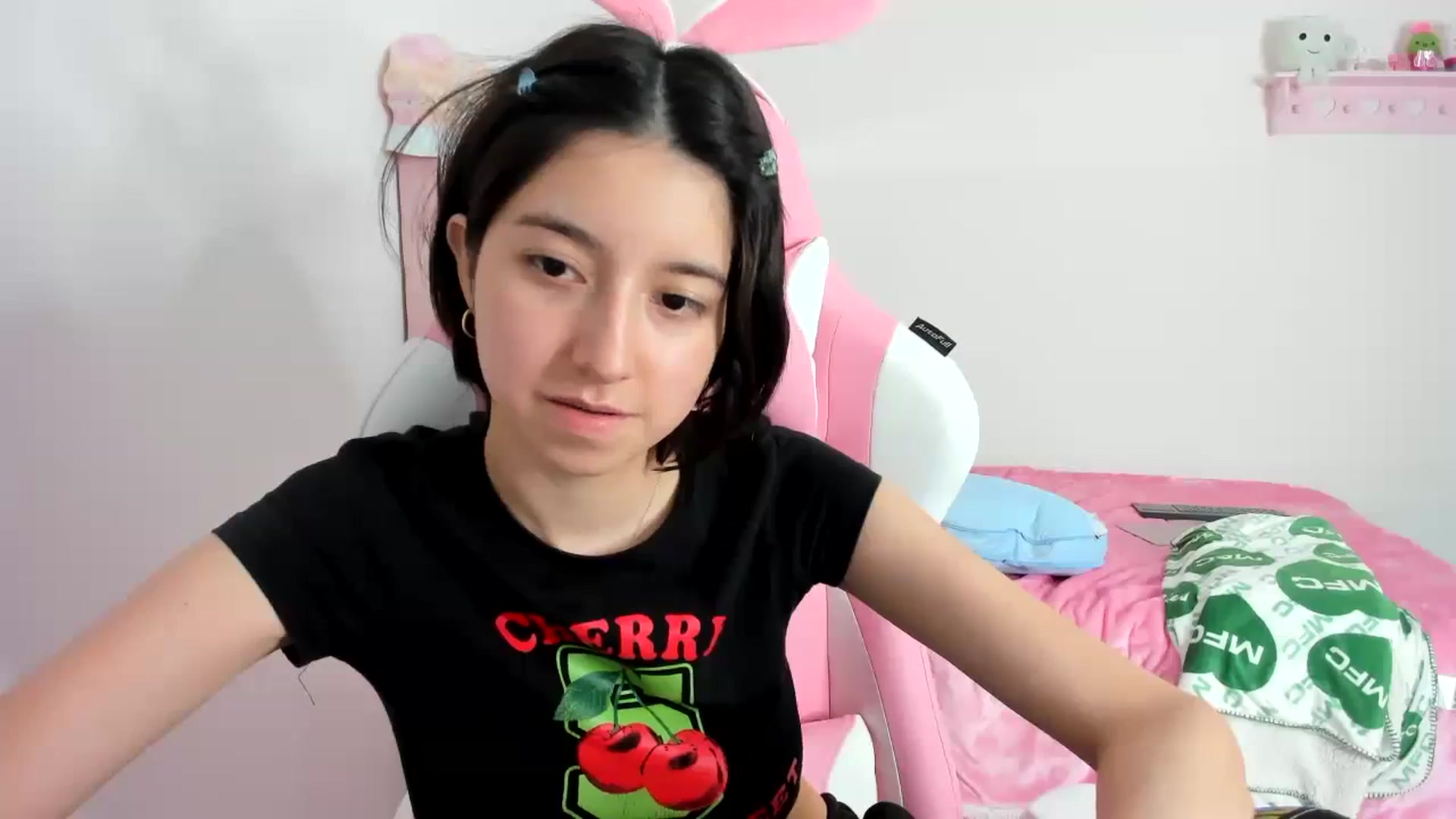 Gallery image thumbnail from Cherrycute666's myfreecams stream on, 12/06/2023, 01:45 image 8 of 20