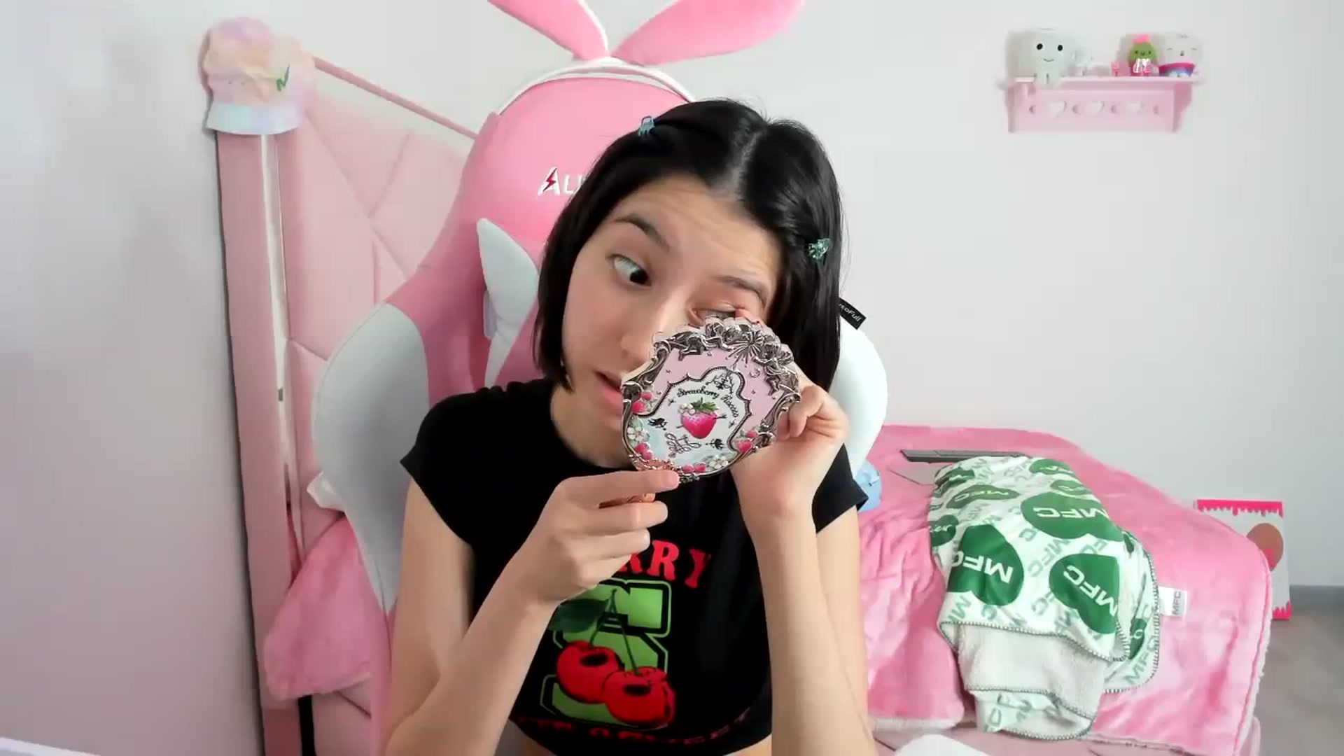Gallery image thumbnail from Cherrycute666's myfreecams stream on, 12/06/2023, 01:45 image 12 of 20