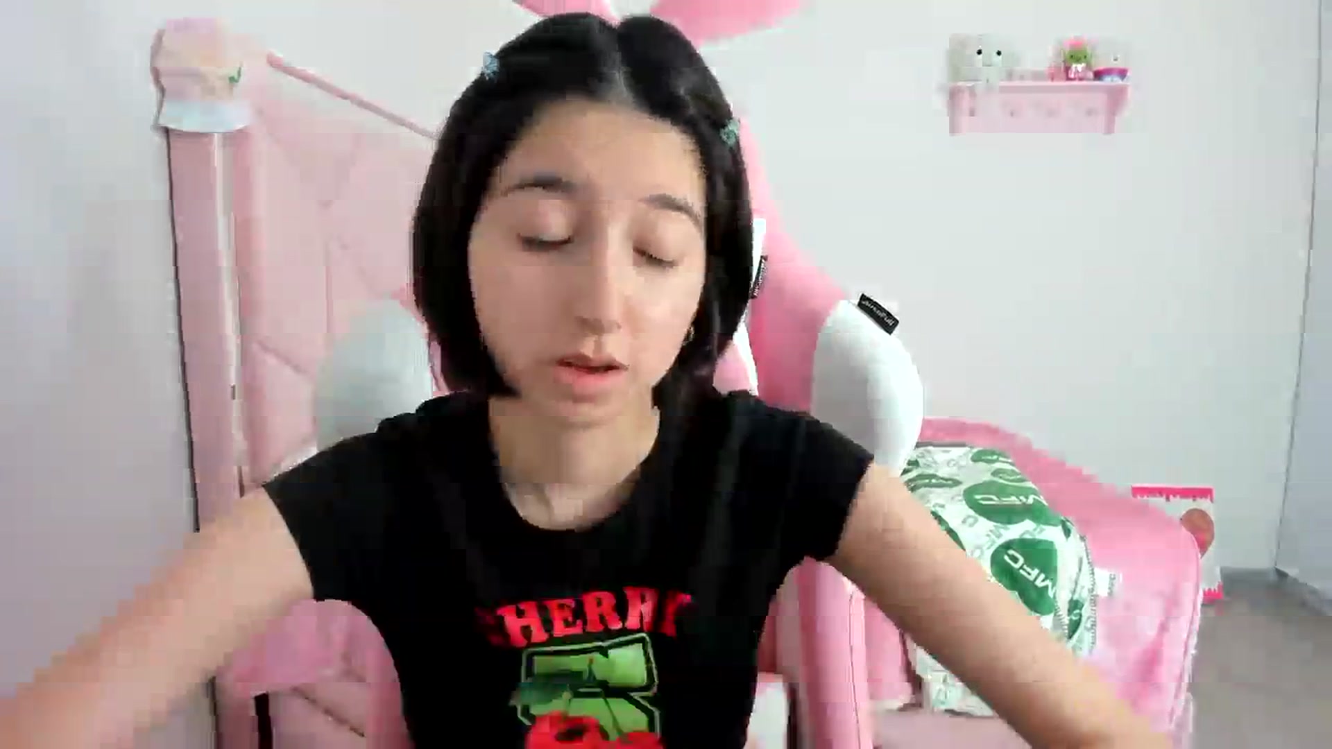 Gallery image thumbnail from Cherrycute666's myfreecams stream on, 12/06/2023, 01:45 image 13 of 20